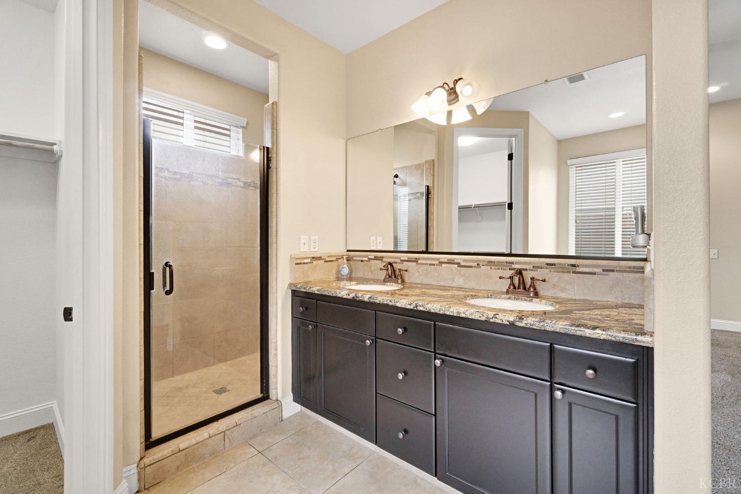 798 S Michelle Ave, Kerman, CA 93630