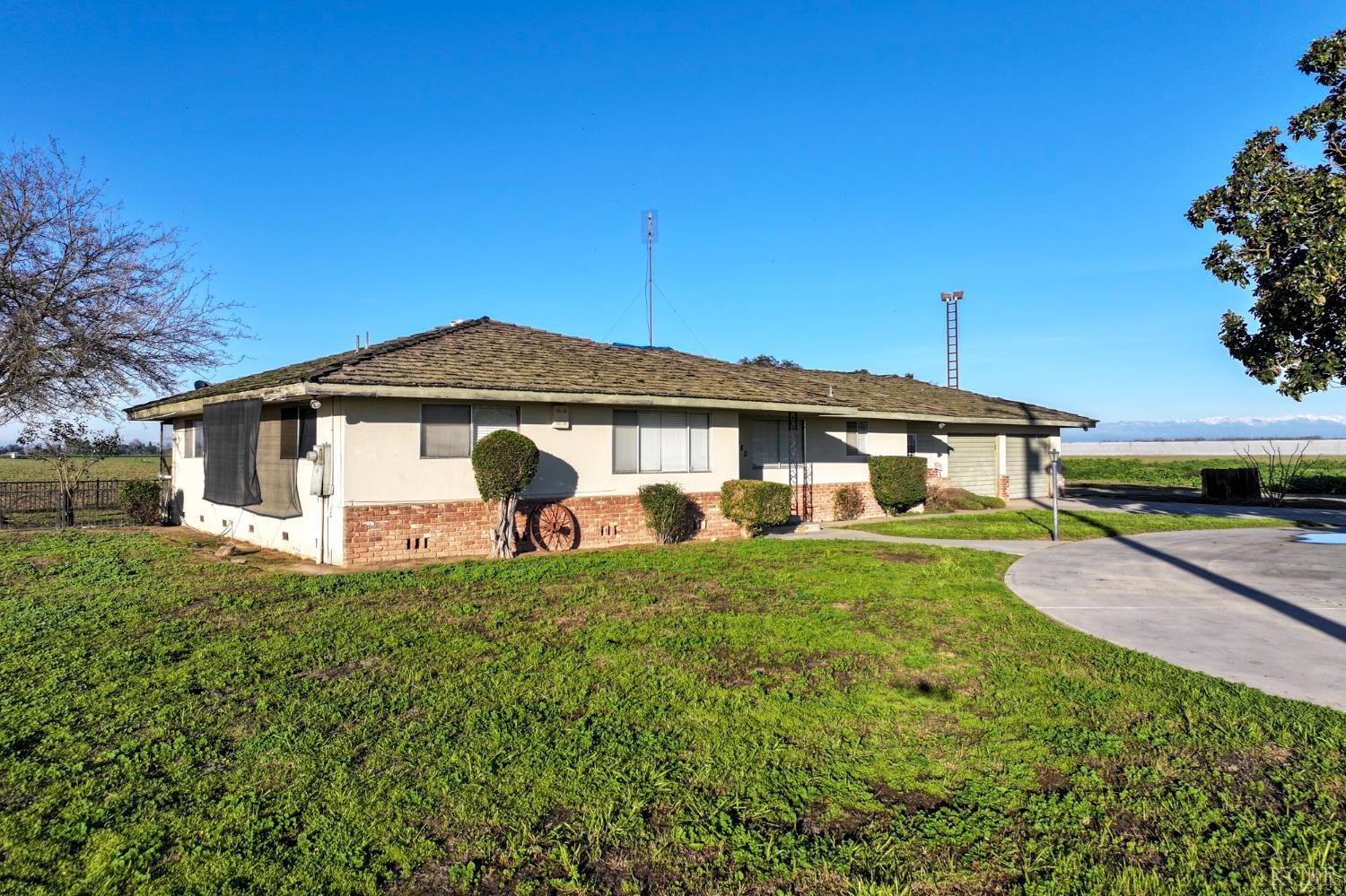 6505 10th Ave, Hanford, CA 93230