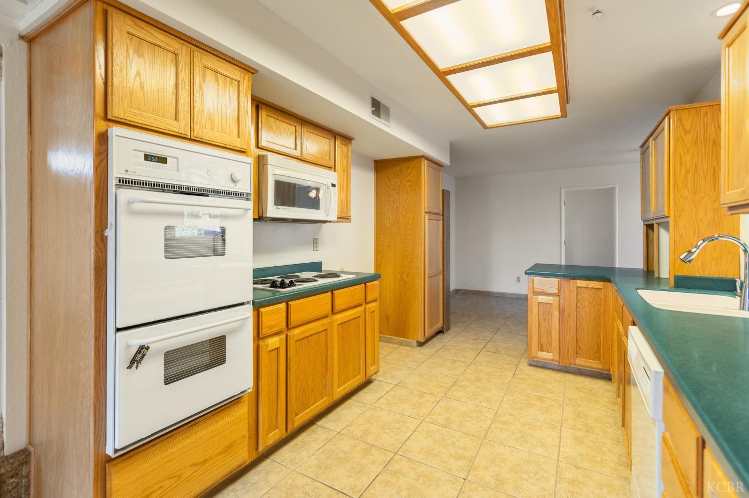 637 Village Green St, Porterville, CA 93257