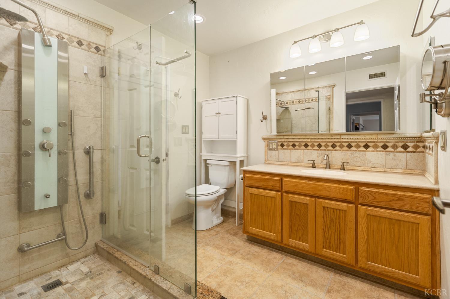 637 Village Green St, Porterville, CA 93257