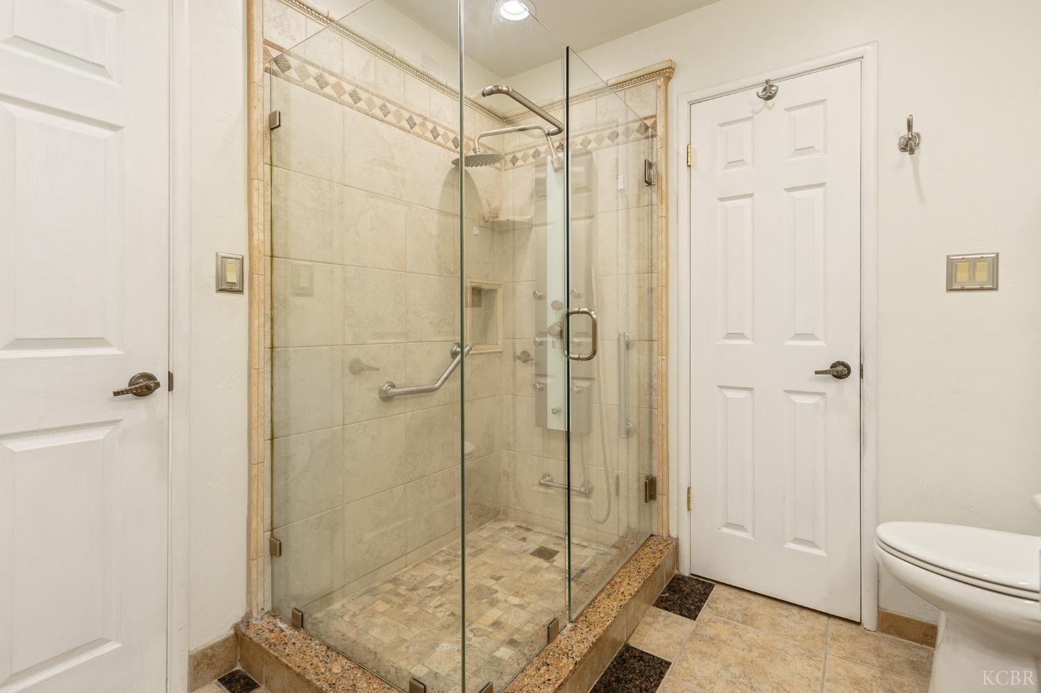 637 Village Green St, Porterville, CA 93257