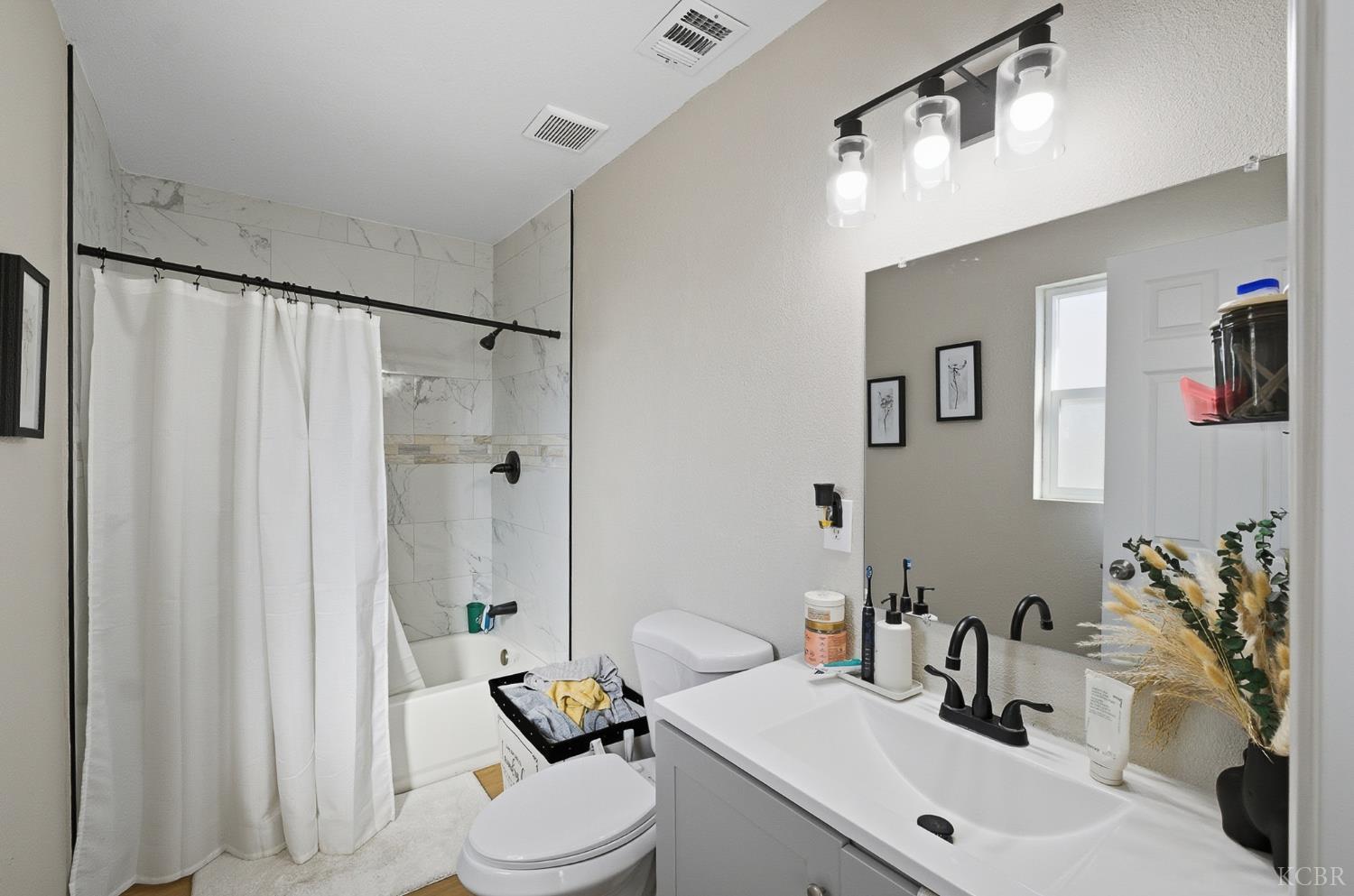 1021 Stanley Ave, Corcoran, CA 93212