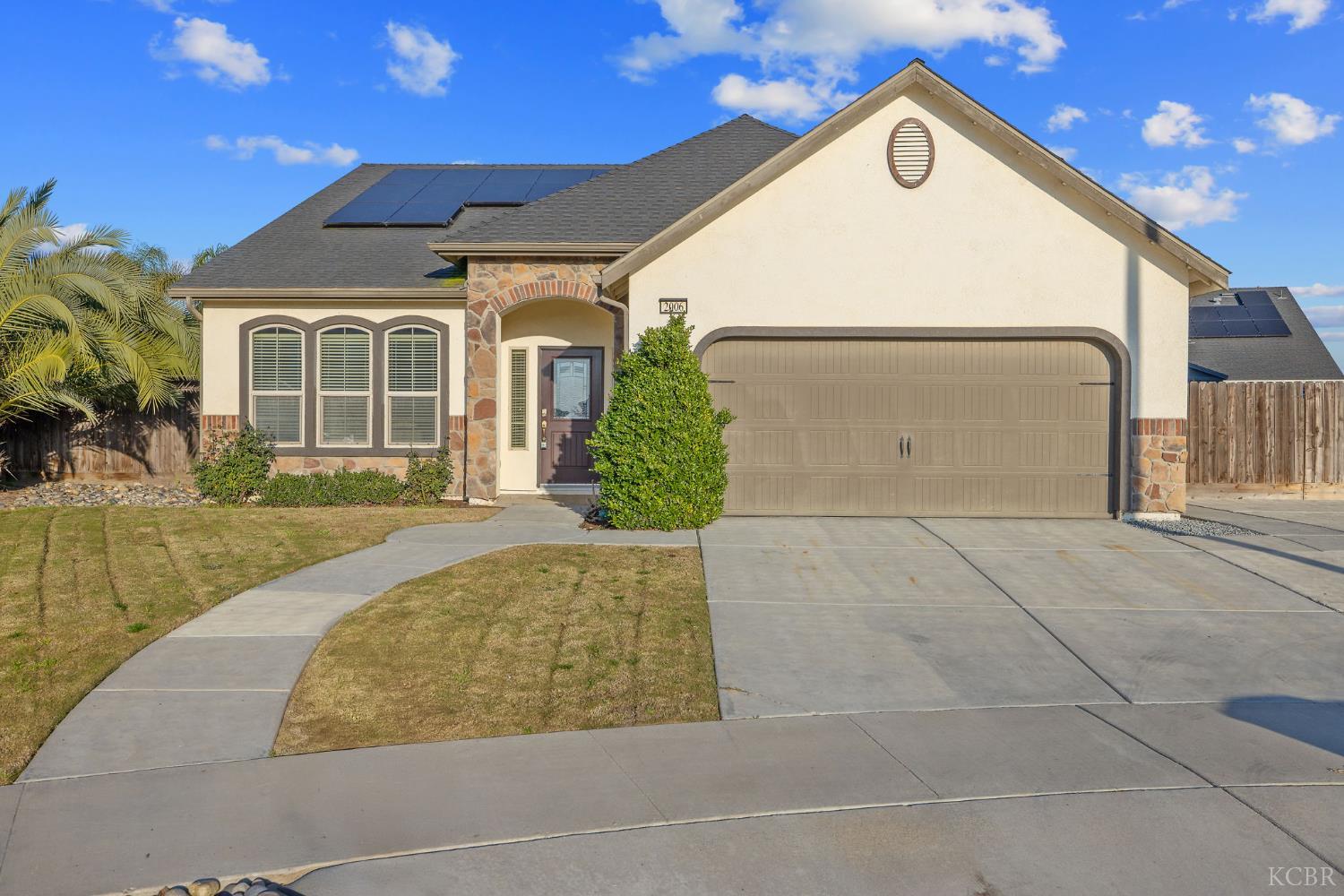 2006 W Hopkins Way, Hanford, CA 93230