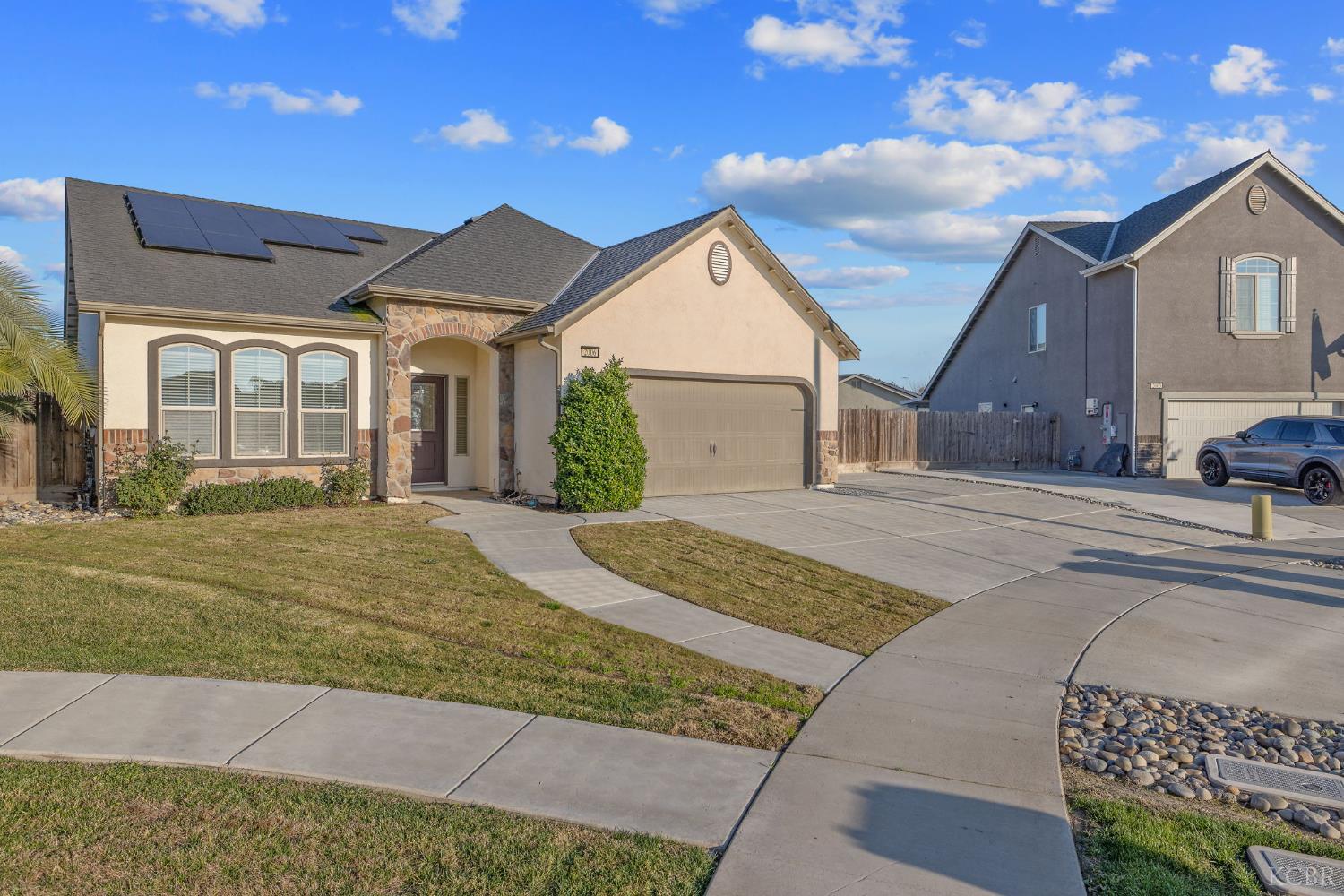 2006 W Hopkins Way, Hanford, CA 93230