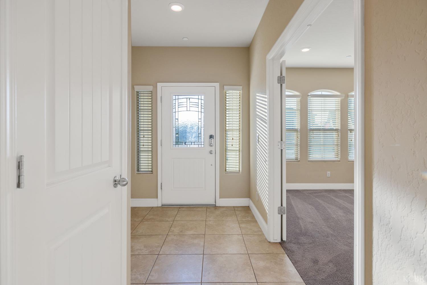 2006 W Hopkins Way, Hanford, CA 93230