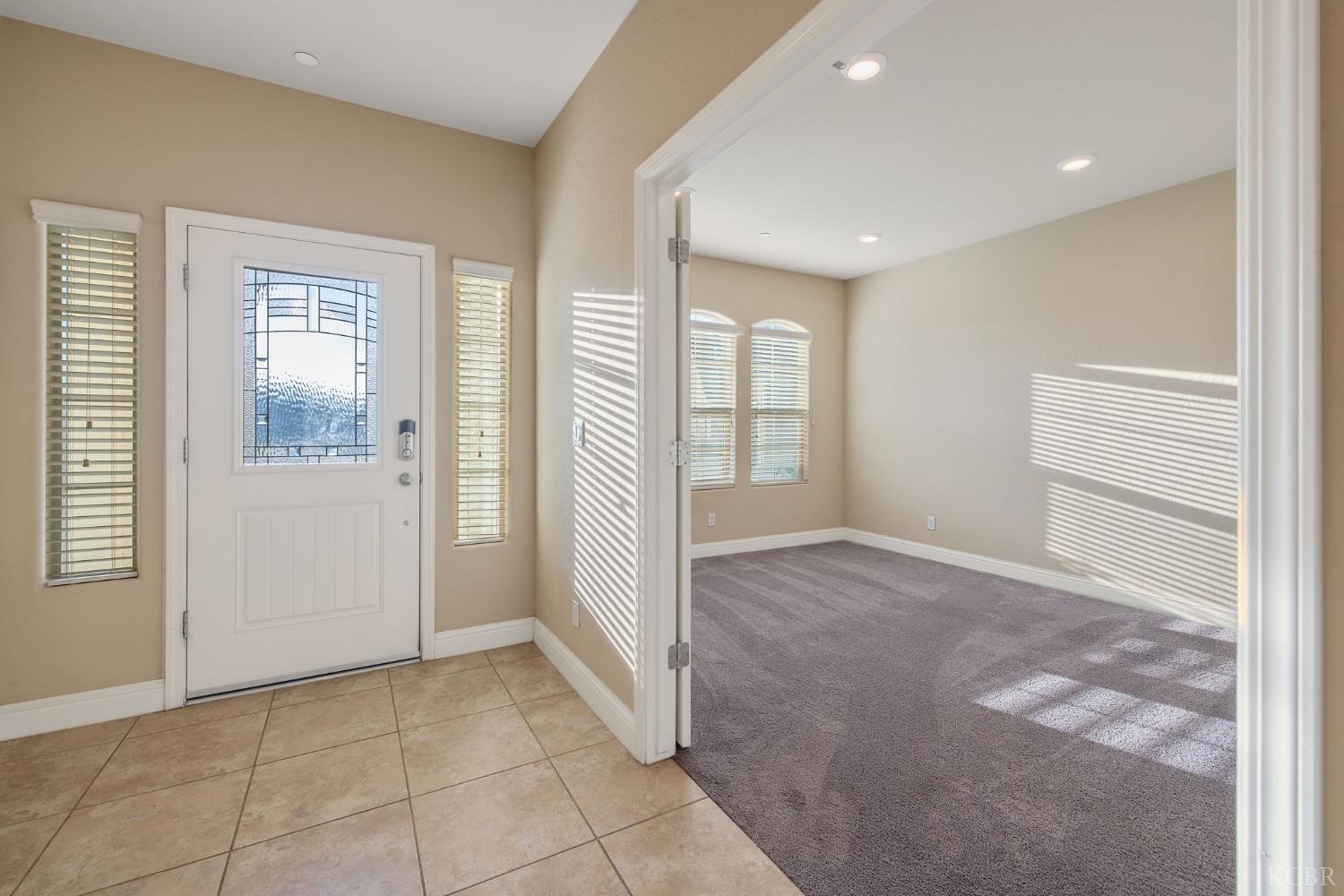 2006 W Hopkins Way, Hanford, CA 93230