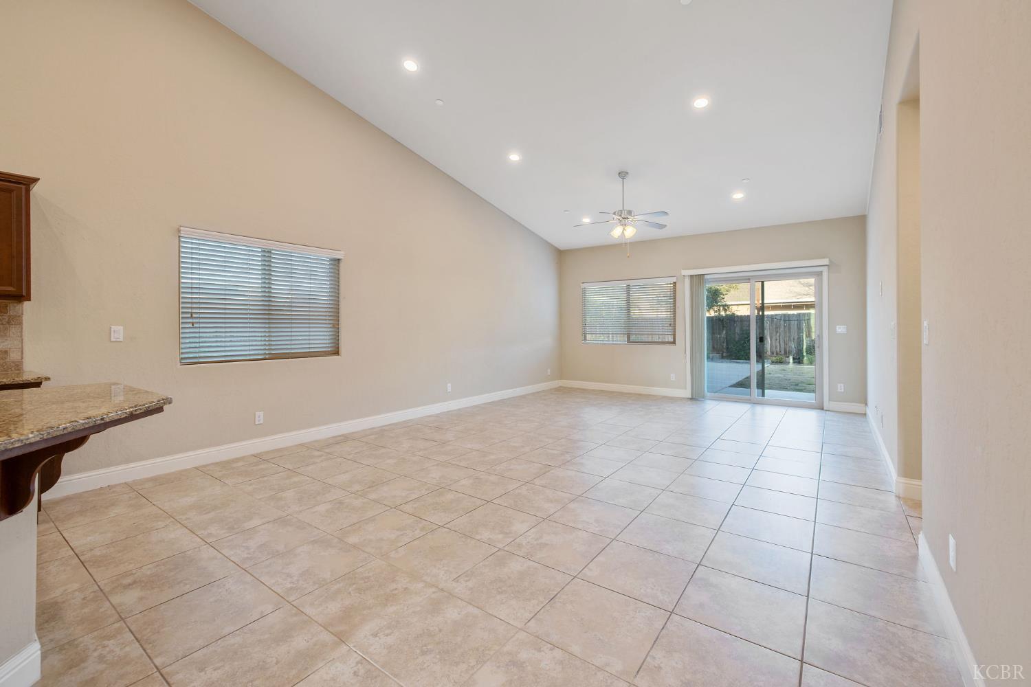 2006 W Hopkins Way, Hanford, CA 93230