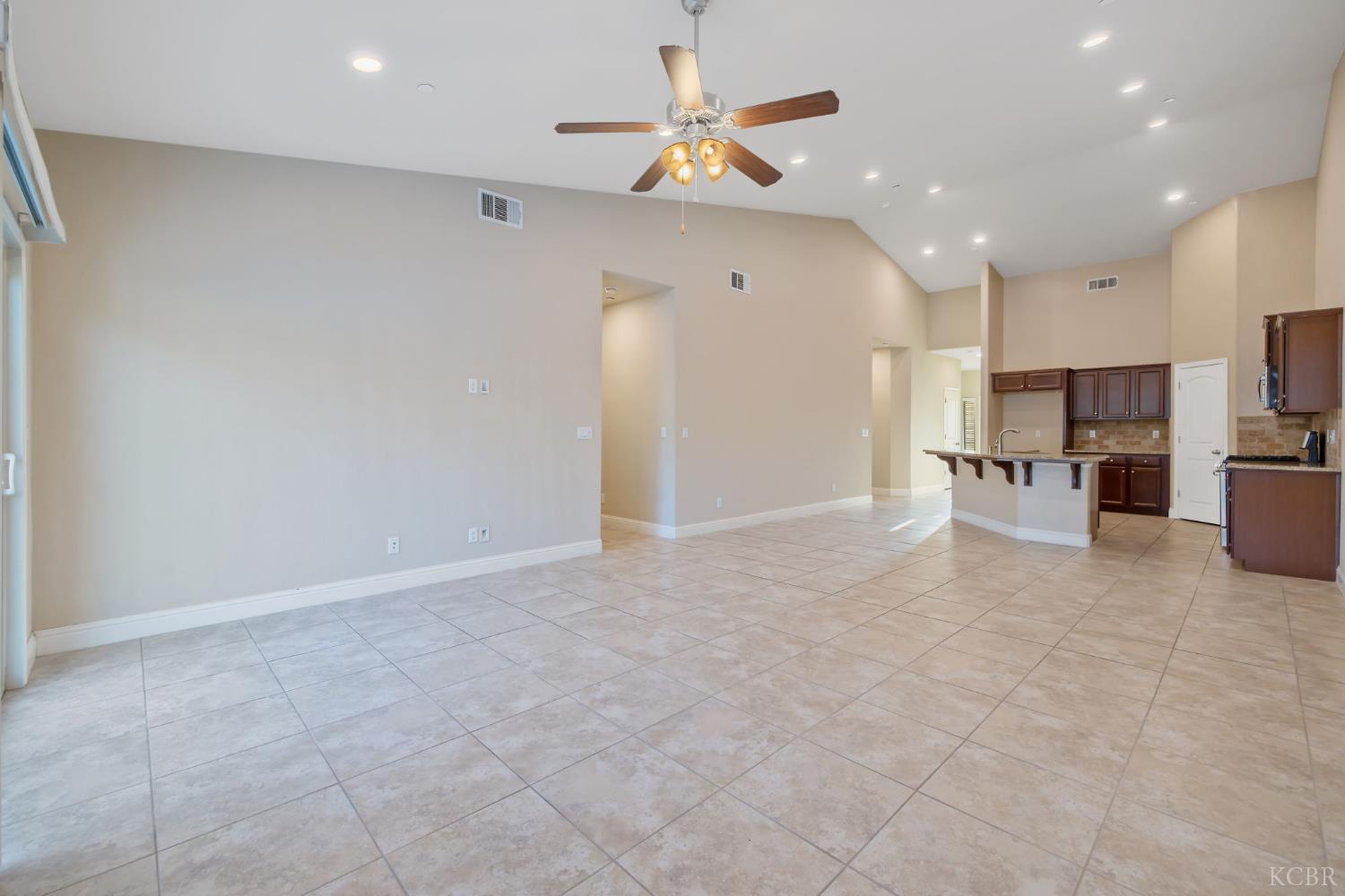 2006 W Hopkins Way, Hanford, CA 93230