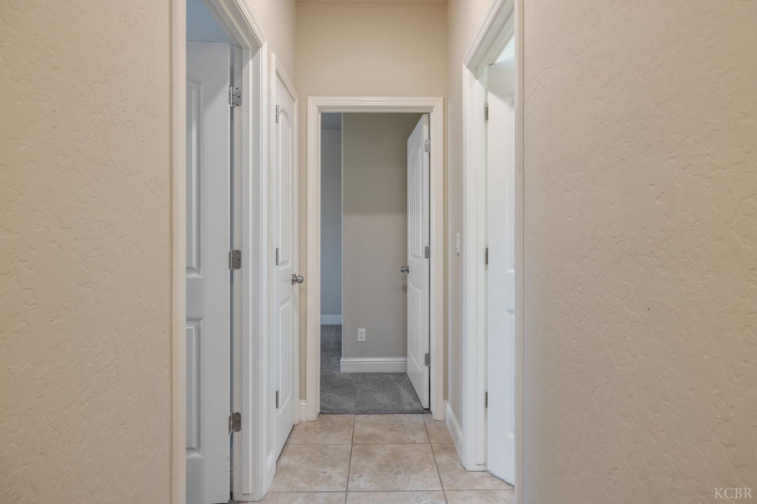 2006 W Hopkins Way, Hanford, CA 93230