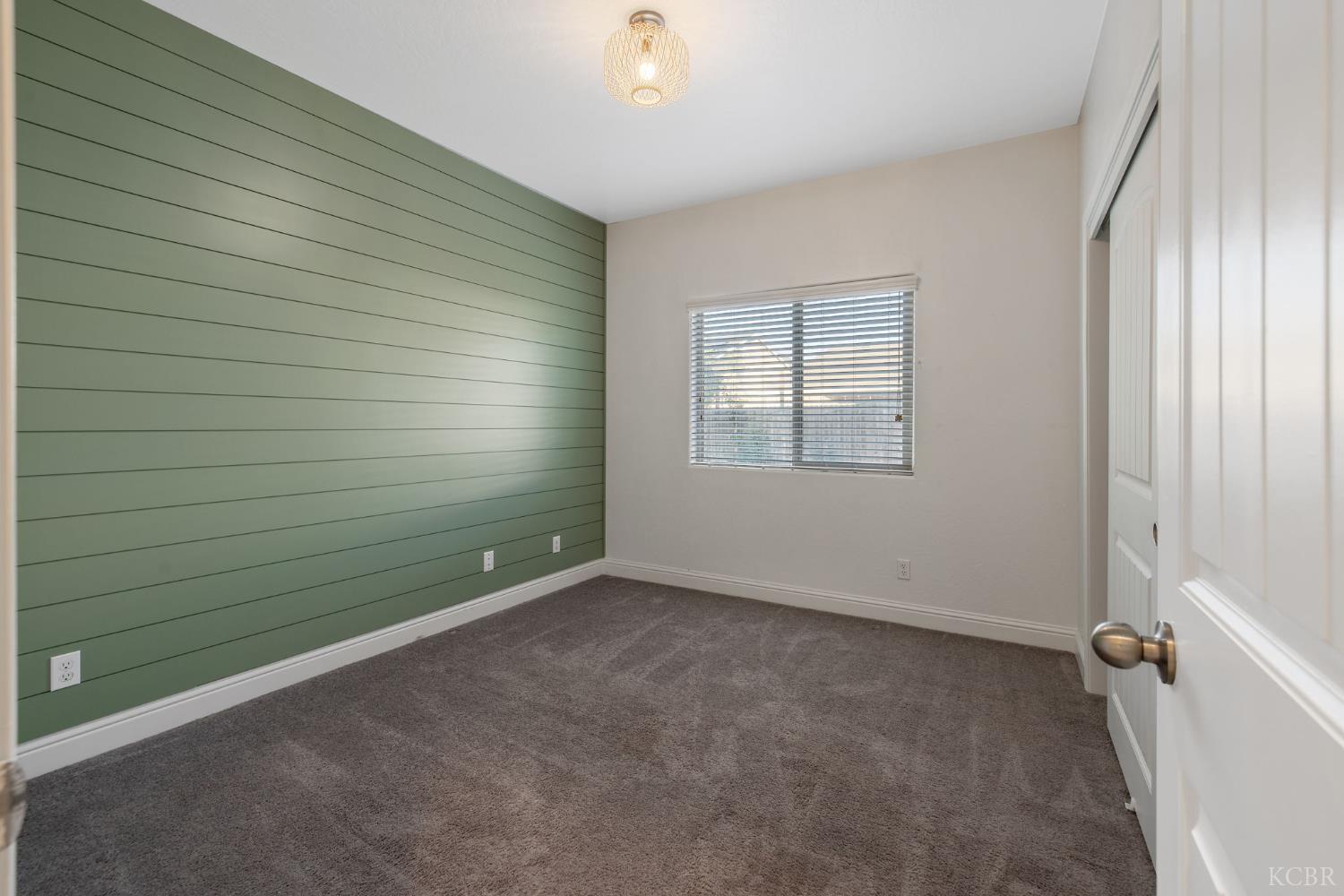 2006 W Hopkins Way, Hanford, CA 93230