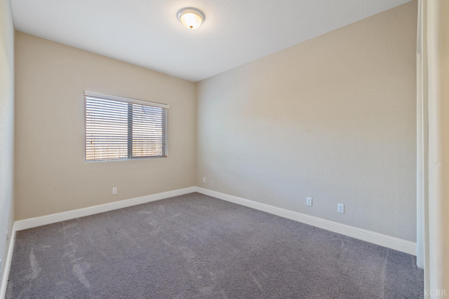 2006 W Hopkins Way, Hanford, CA 93230