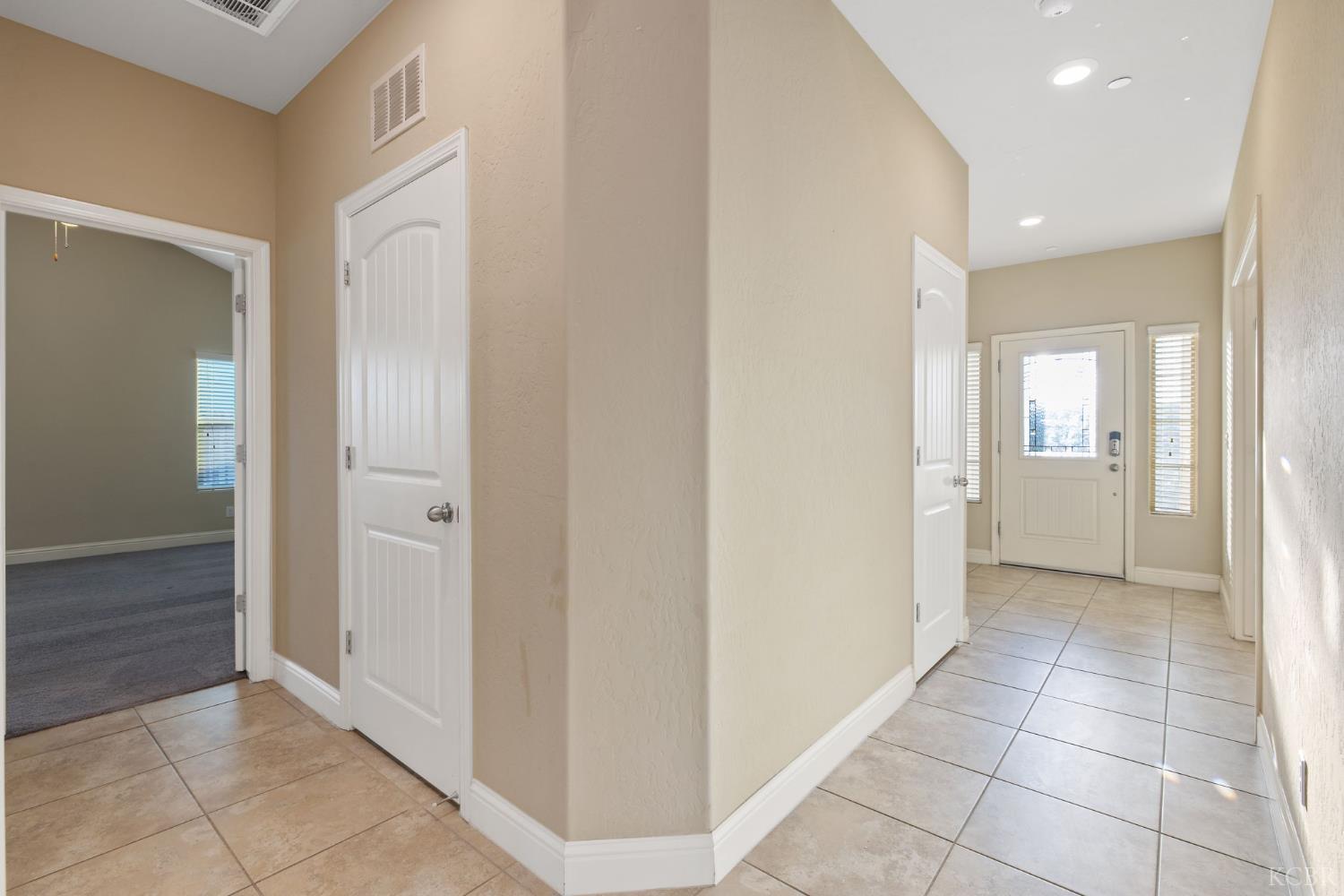 2006 W Hopkins Way, Hanford, CA 93230