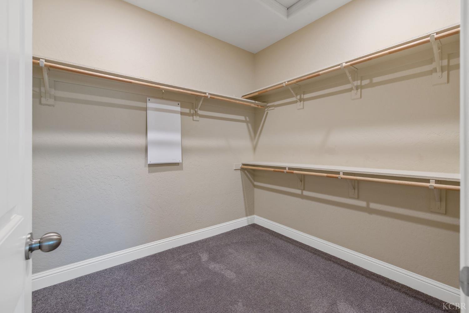 2006 W Hopkins Way, Hanford, CA 93230