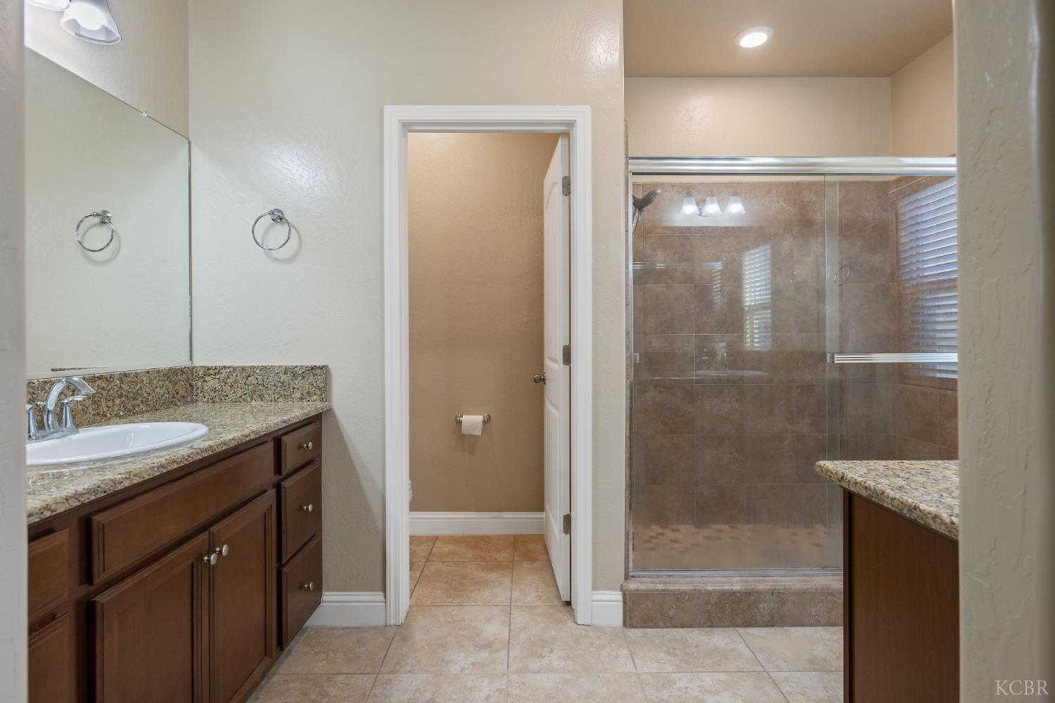 2006 W Hopkins Way, Hanford, CA 93230