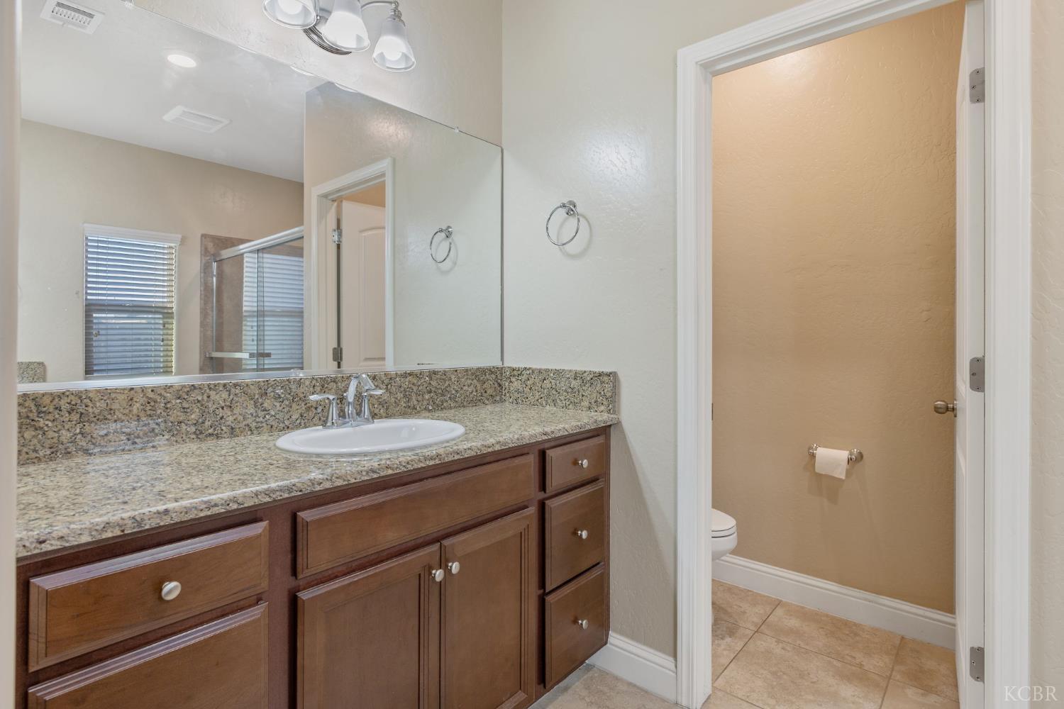 2006 W Hopkins Way, Hanford, CA 93230