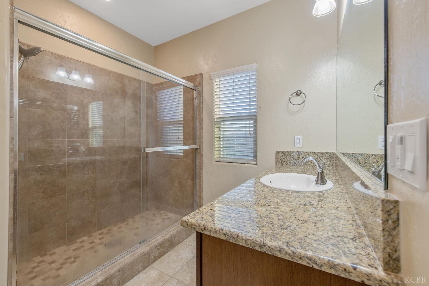 2006 W Hopkins Way, Hanford, CA 93230