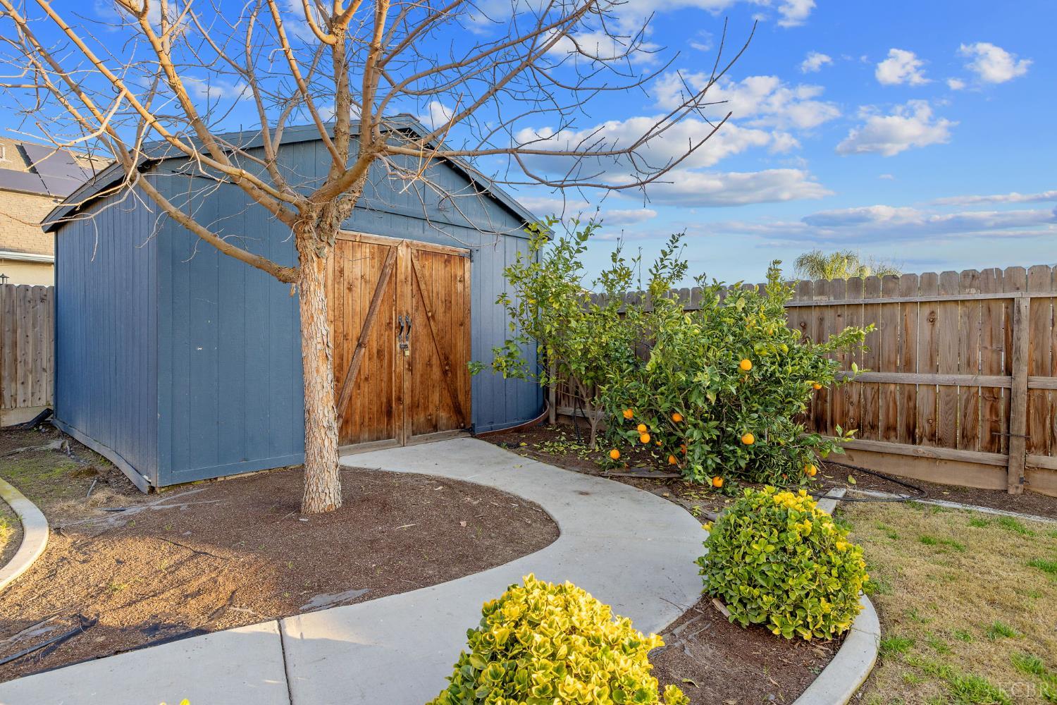 2006 W Hopkins Way, Hanford, CA 93230