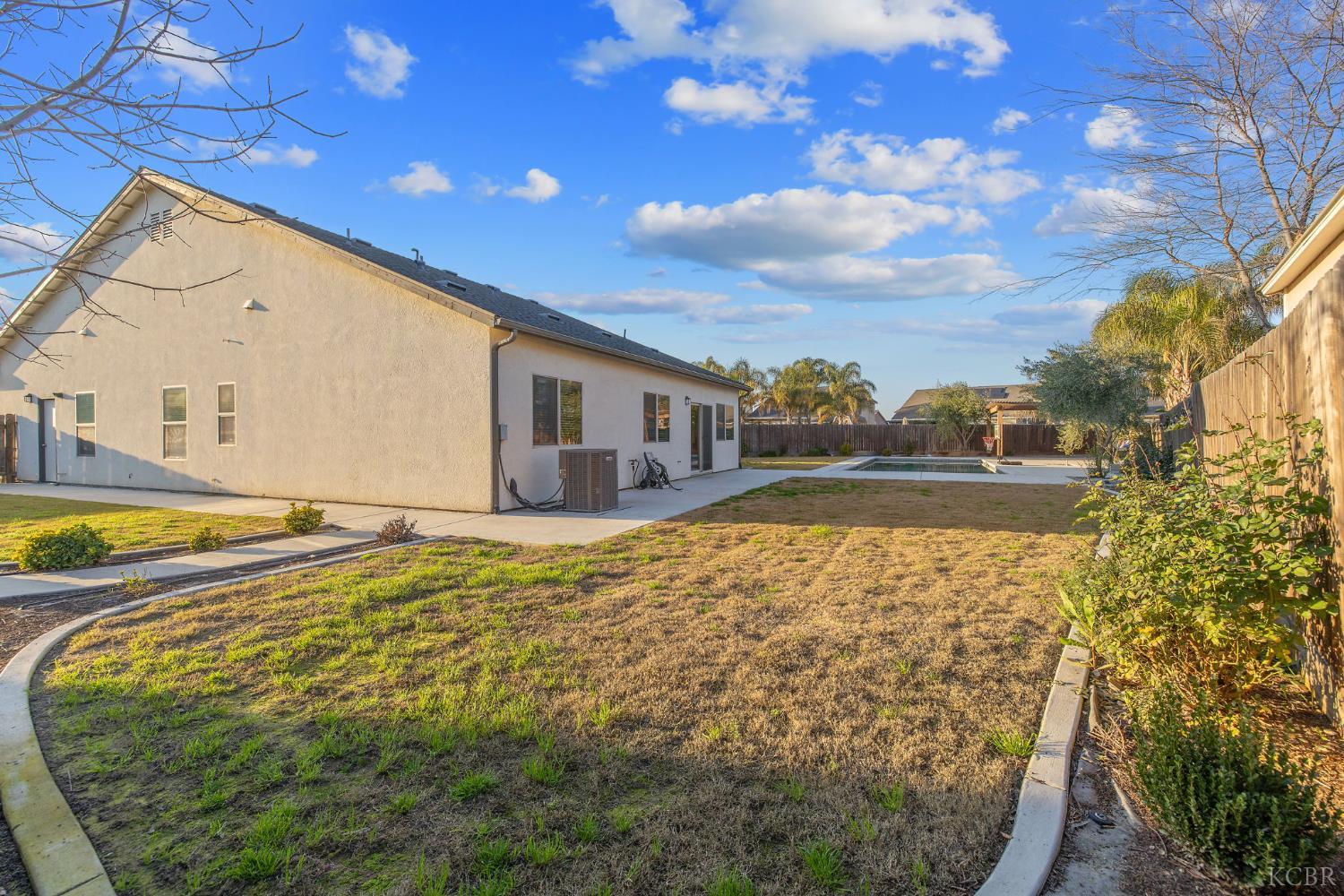 2006 W Hopkins Way, Hanford, CA 93230