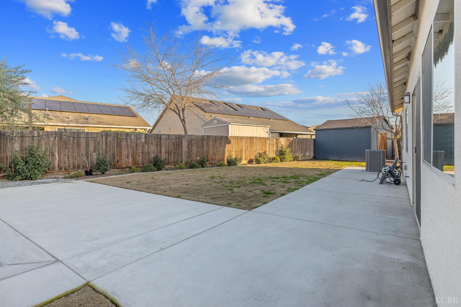 2006 W Hopkins Way, Hanford, CA 93230