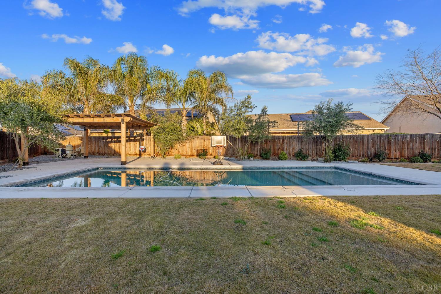 2006 W Hopkins Way, Hanford, CA 93230