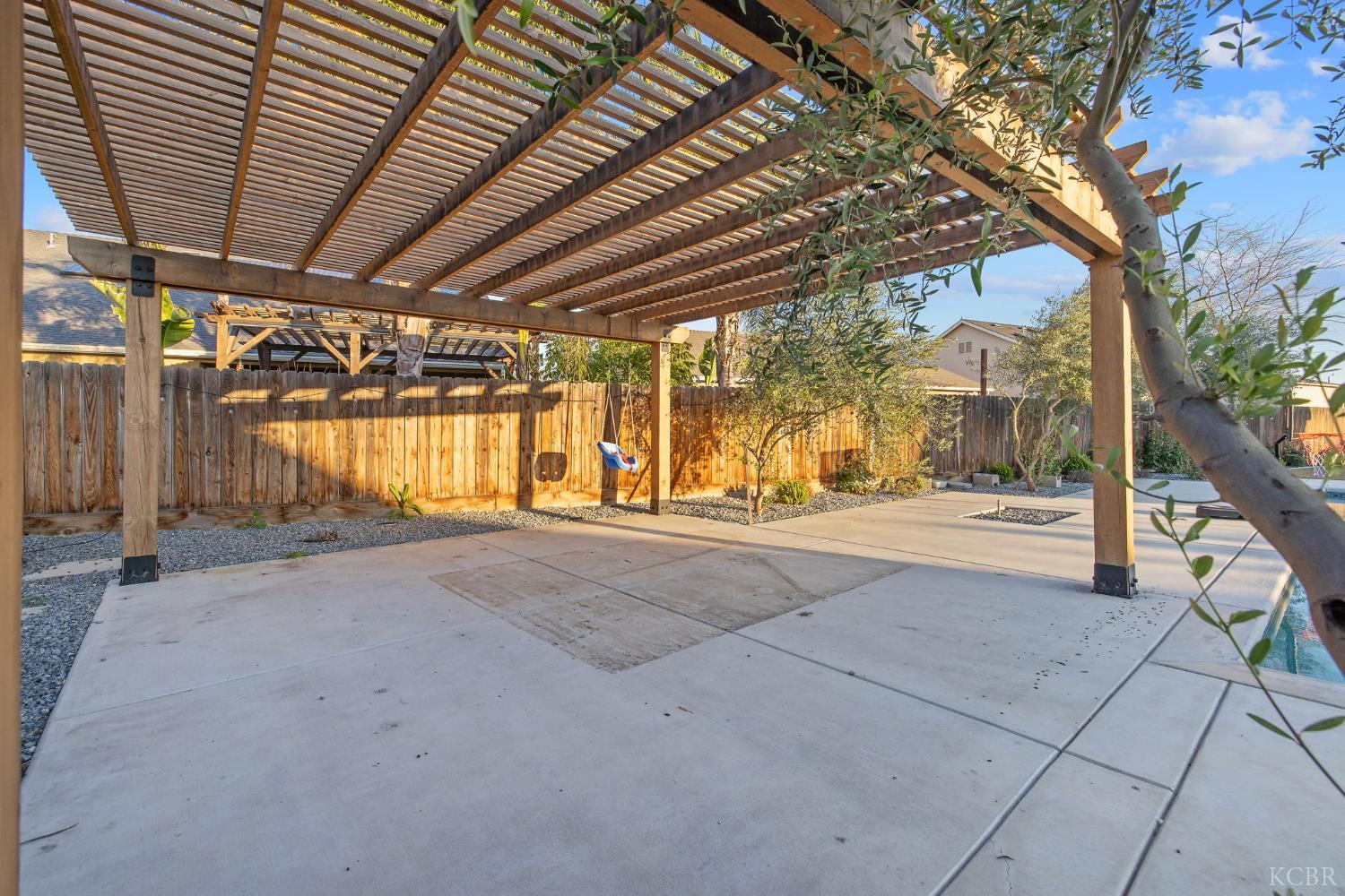 2006 W Hopkins Way, Hanford, CA 93230