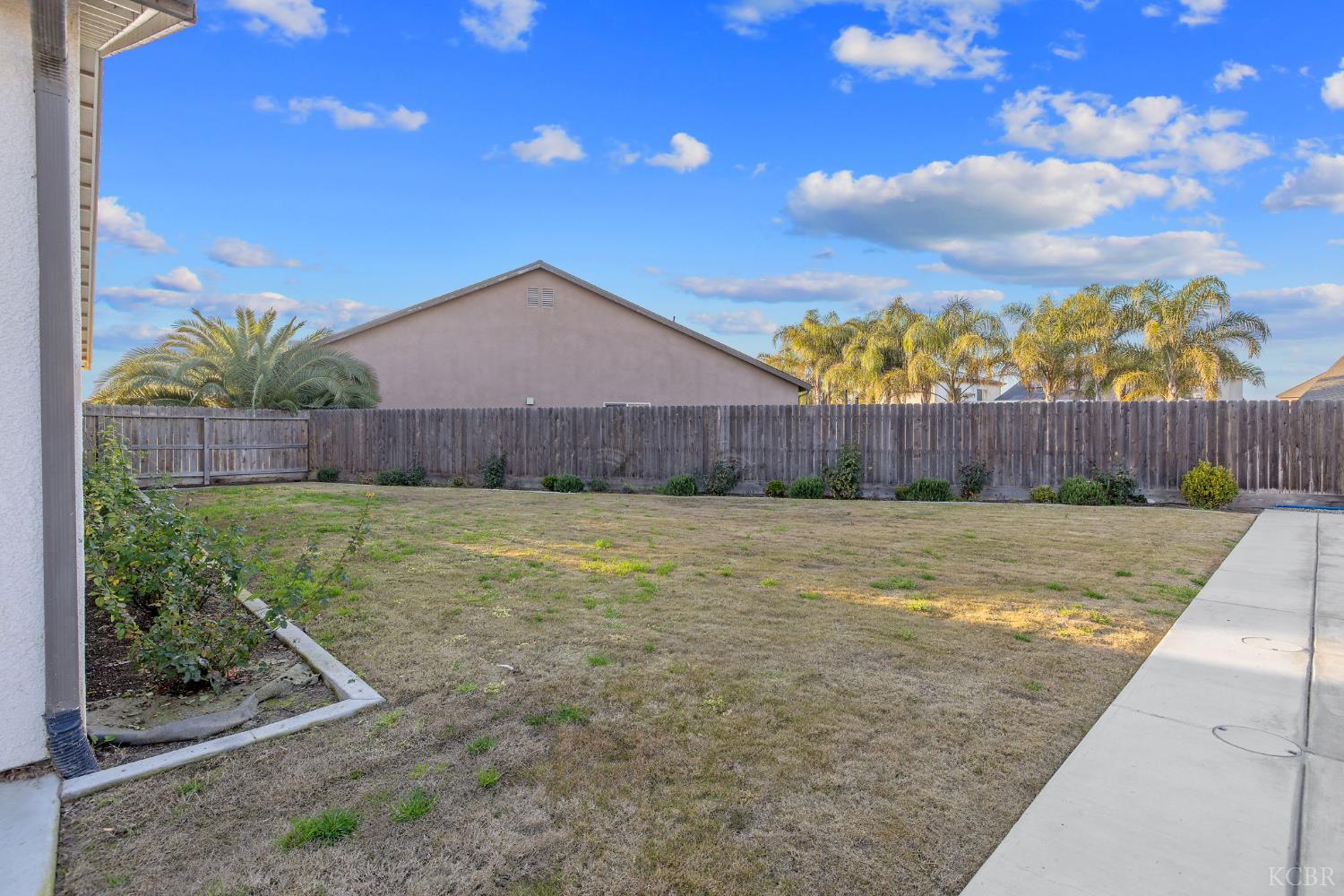 2006 W Hopkins Way, Hanford, CA 93230
