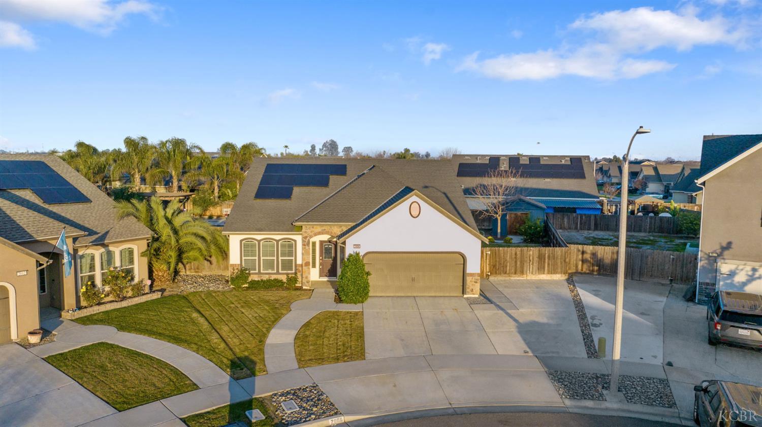 2006 W Hopkins Way, Hanford, CA 93230