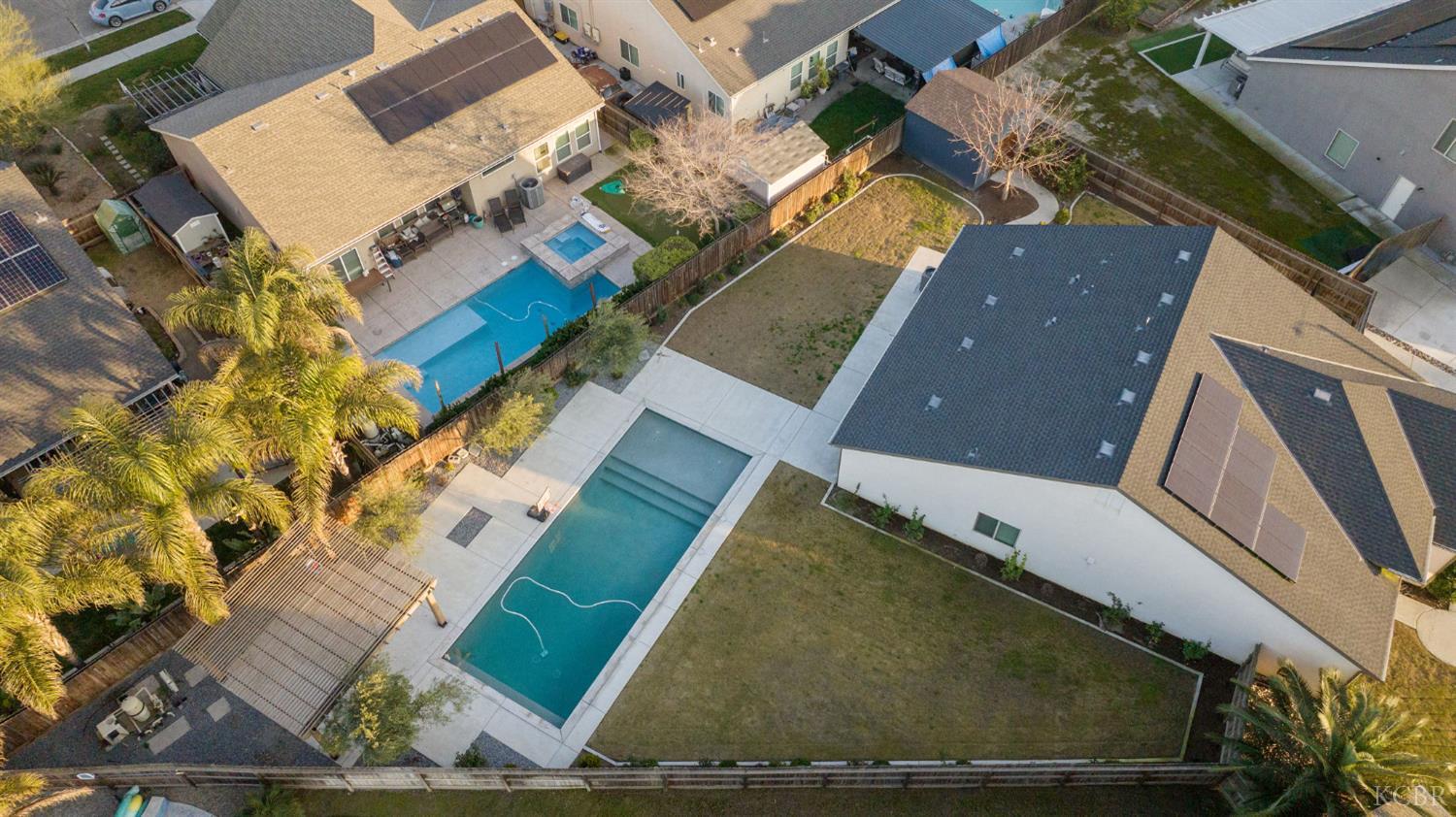 2006 W Hopkins Way, Hanford, CA 93230