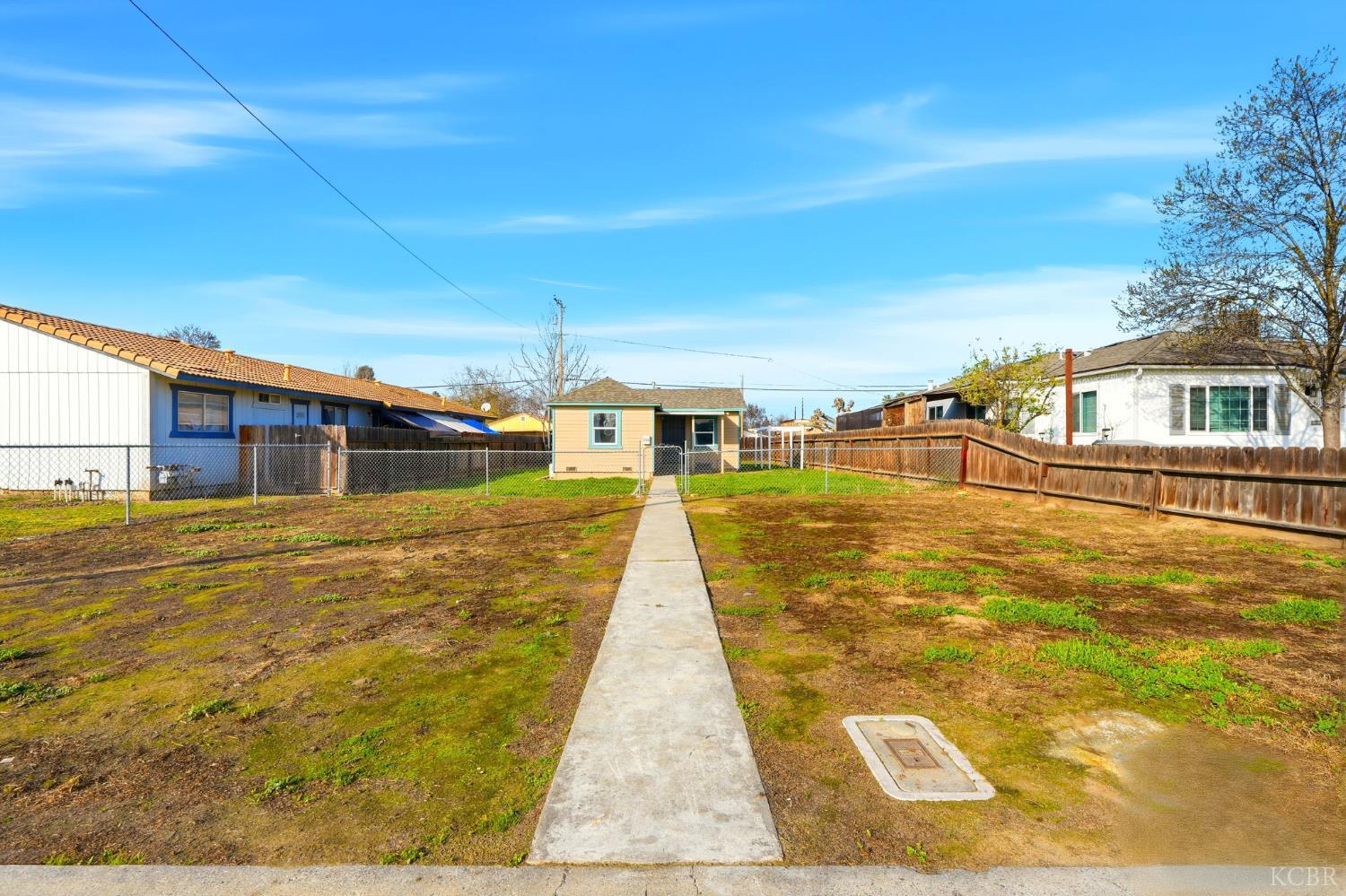 402 E Elm St, Hanford, CA 93230