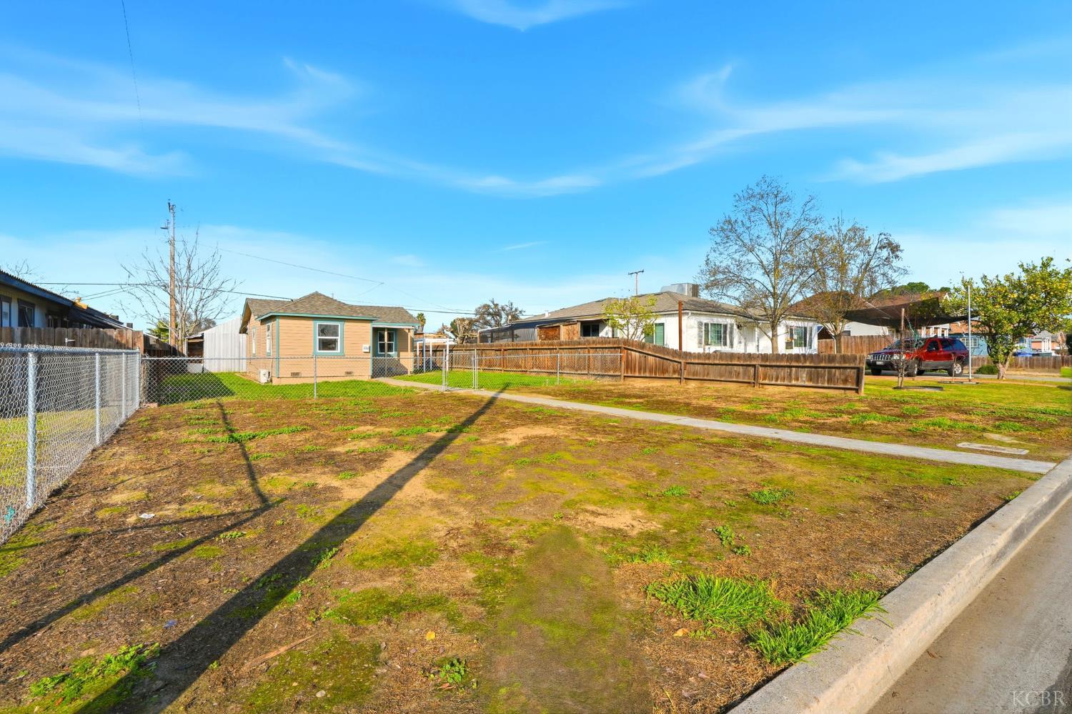 402 E Elm St, Hanford, CA 93230