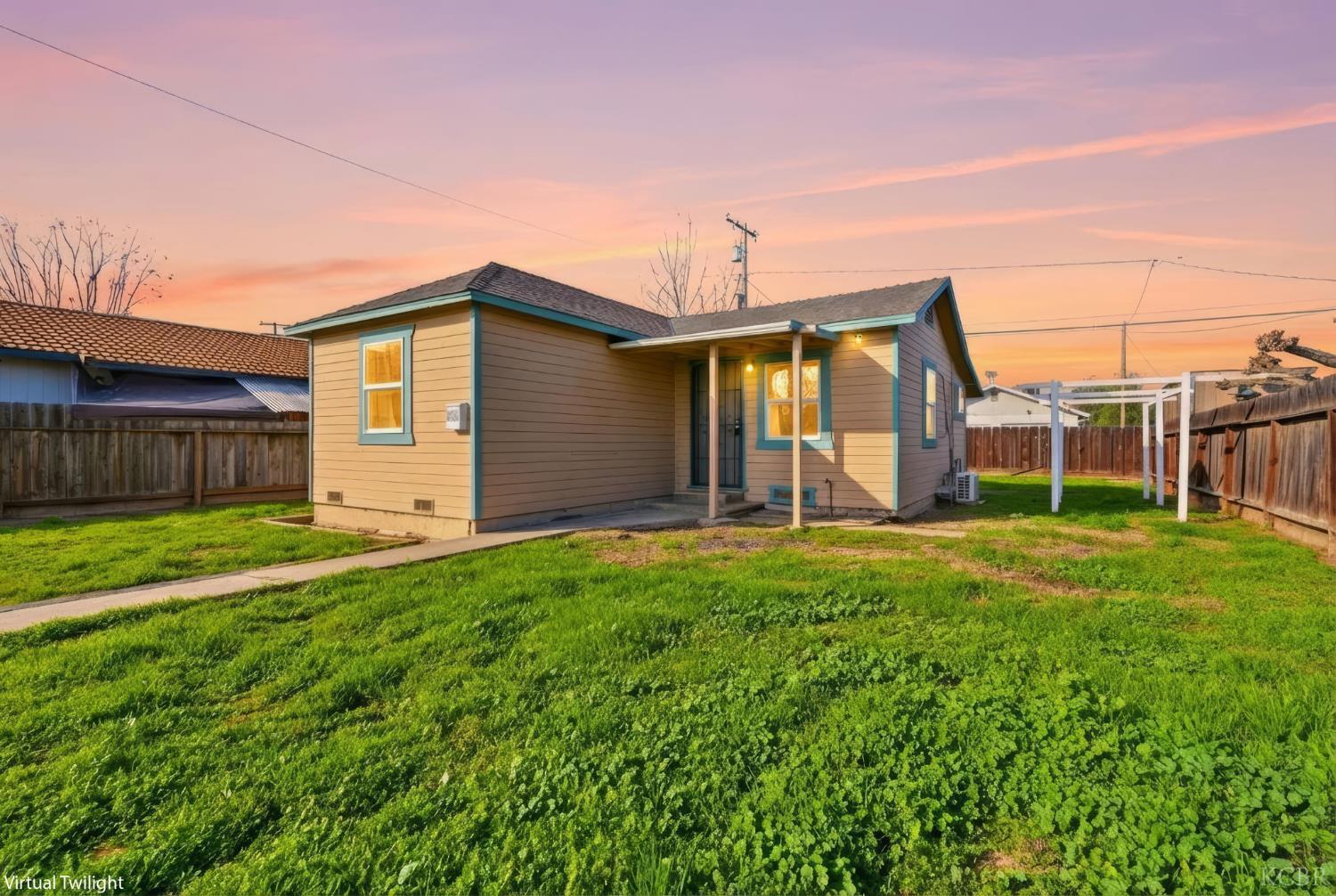 402 E Elm St, Hanford, CA 93230