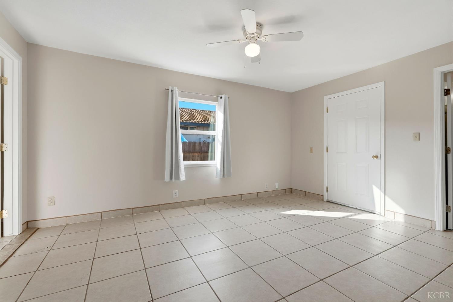 402 E Elm St, Hanford, CA 93230