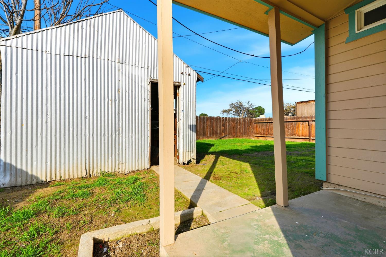 402 E Elm St, Hanford, CA 93230