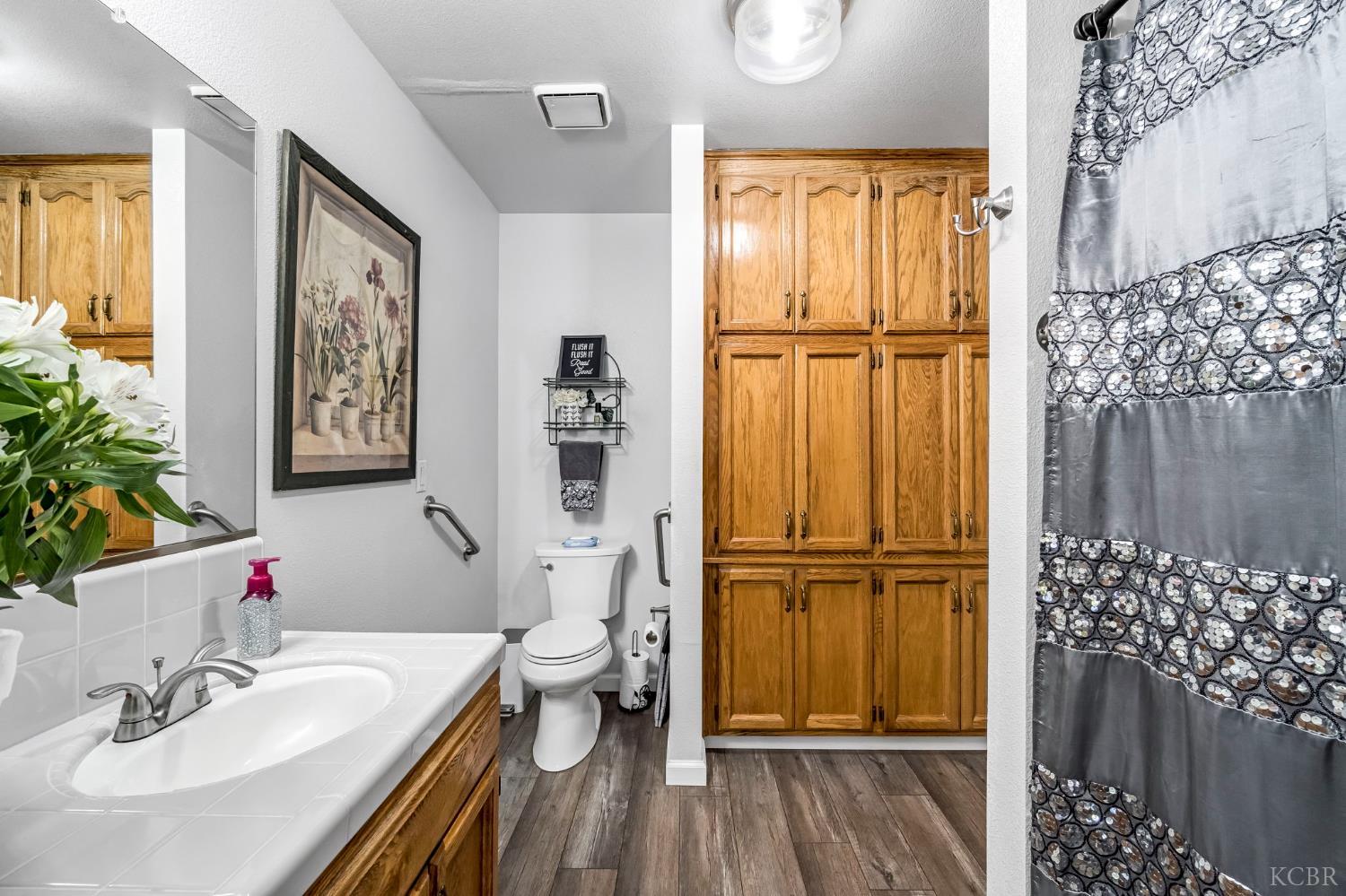 1405 Lincoln Ln, Lemoore, CA 93245