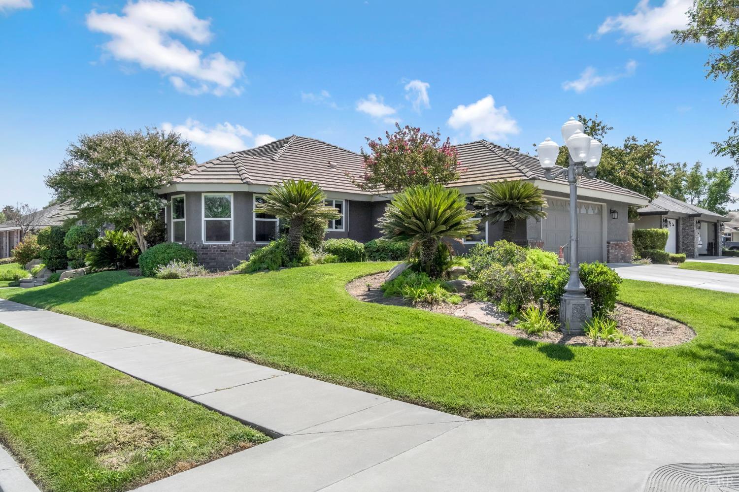 1405 Lincoln Ln, Lemoore, CA 93245