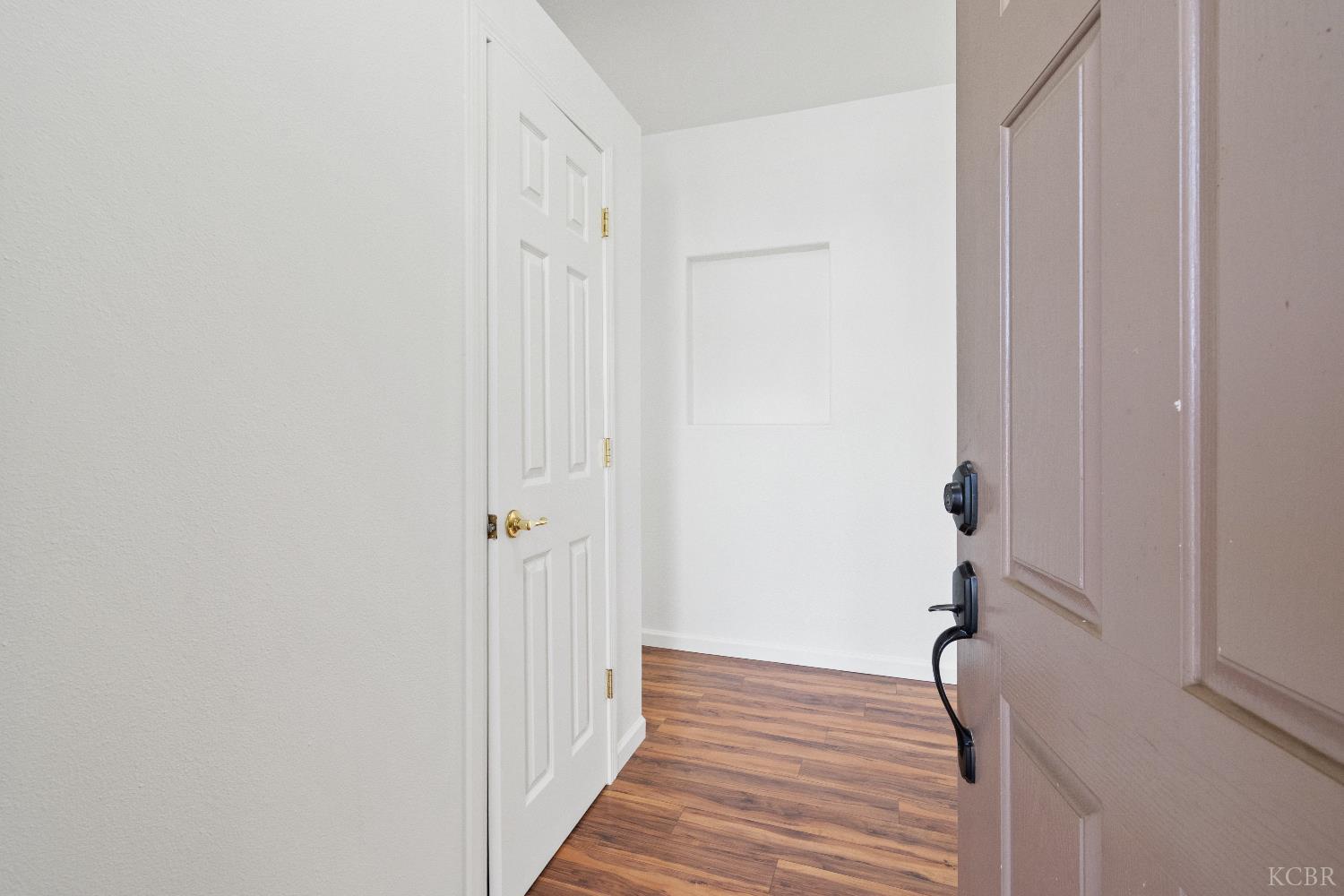 903 W Redwood St, Hanford, CA 93230