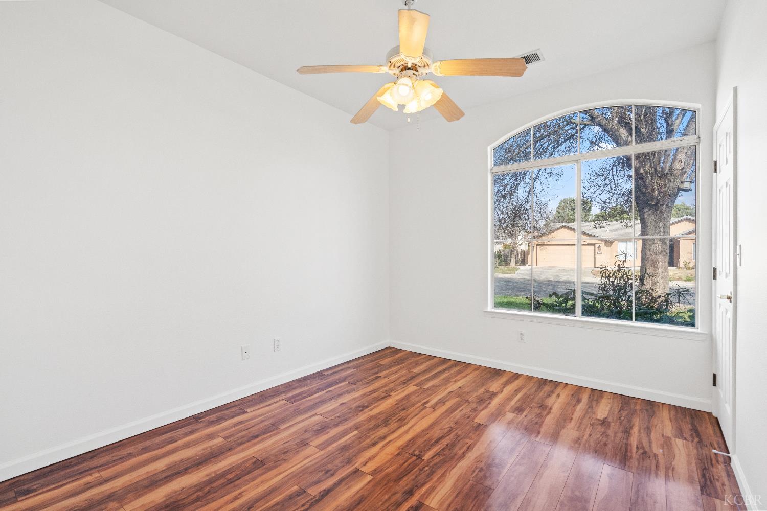 903 W Redwood St, Hanford, CA 93230