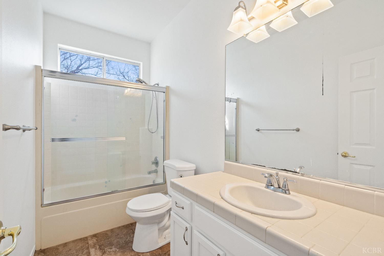 903 W Redwood St, Hanford, CA 93230