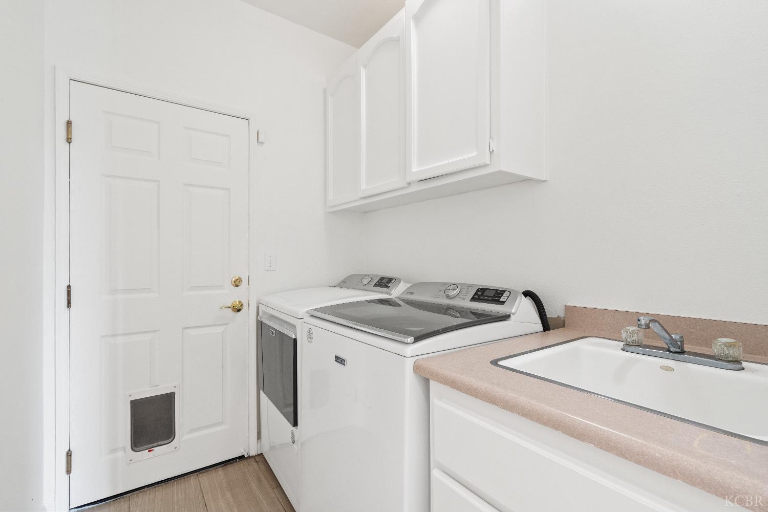 903 W Redwood St, Hanford, CA 93230