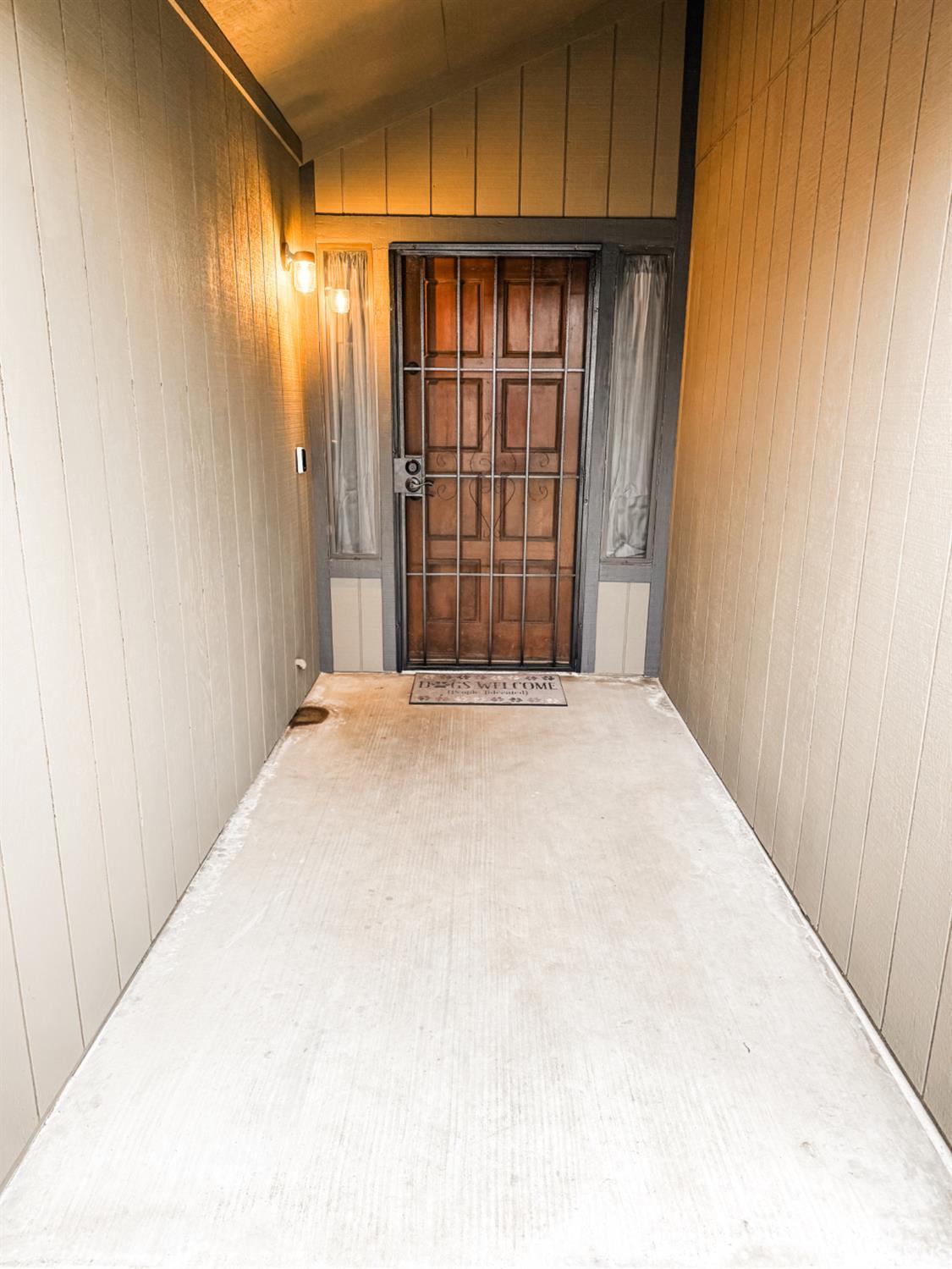 2083 Parker Pl, Hanford, CA 93230