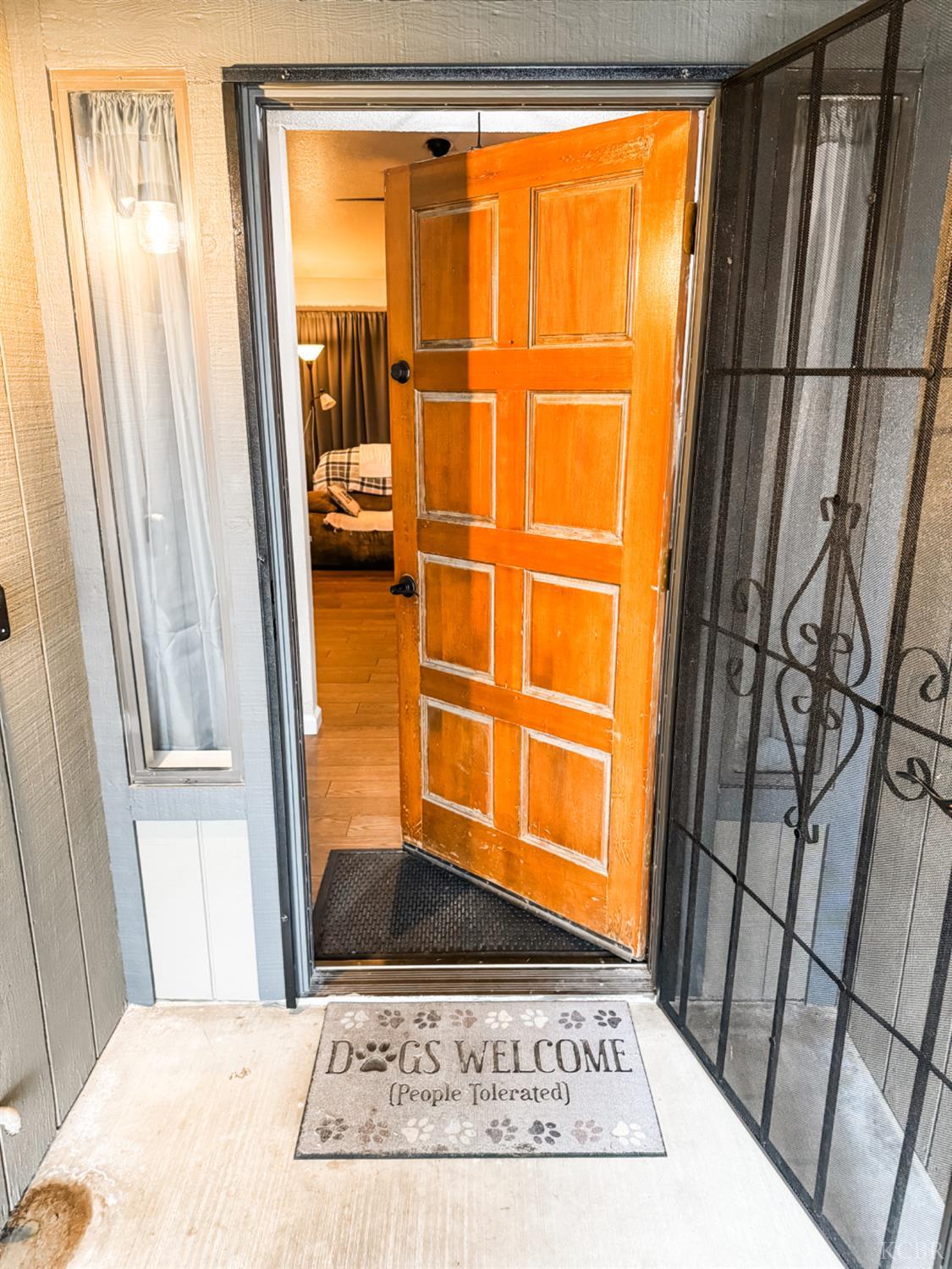 2083 Parker Pl, Hanford, CA 93230