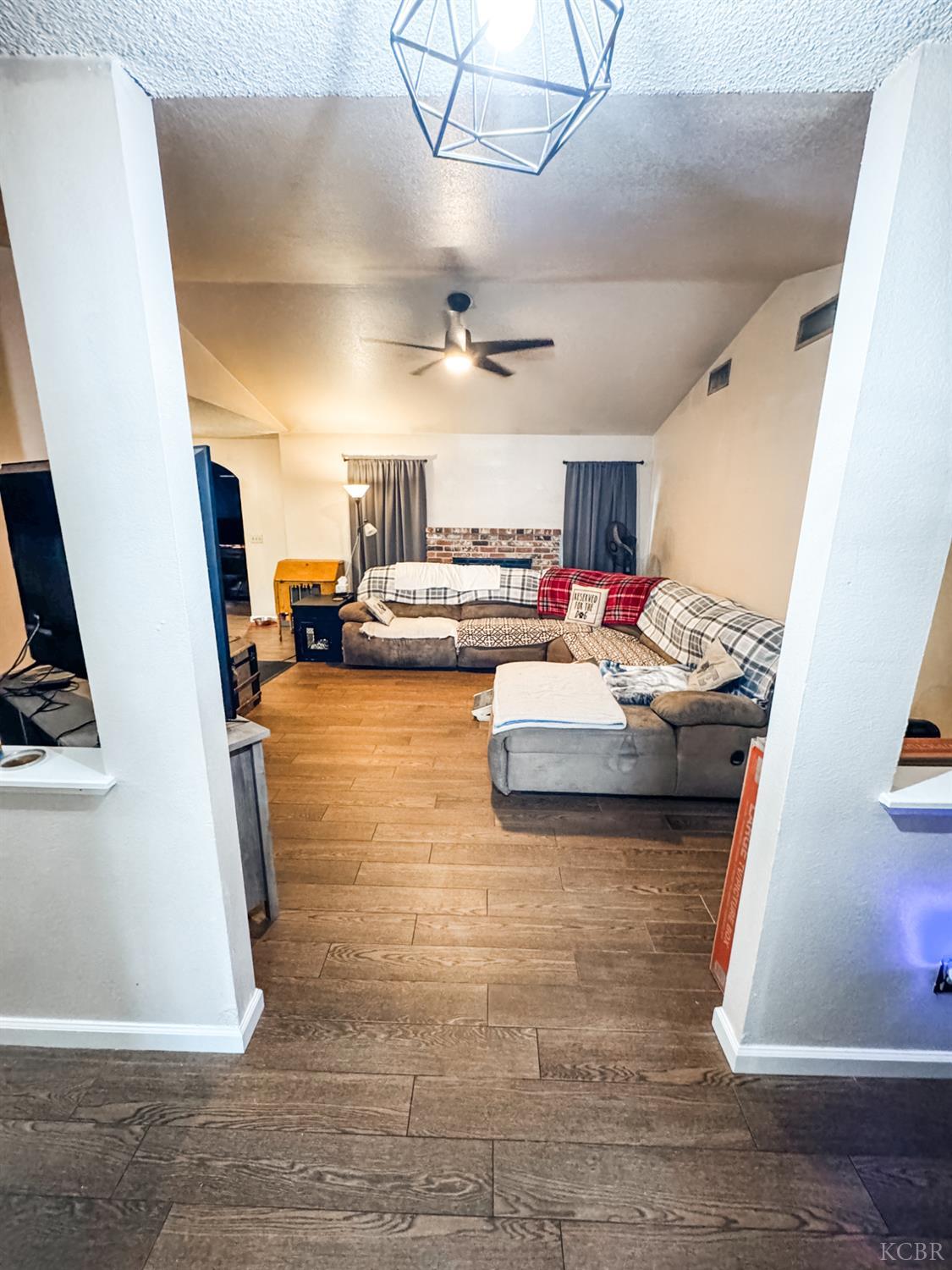 2083 Parker Pl, Hanford, CA 93230