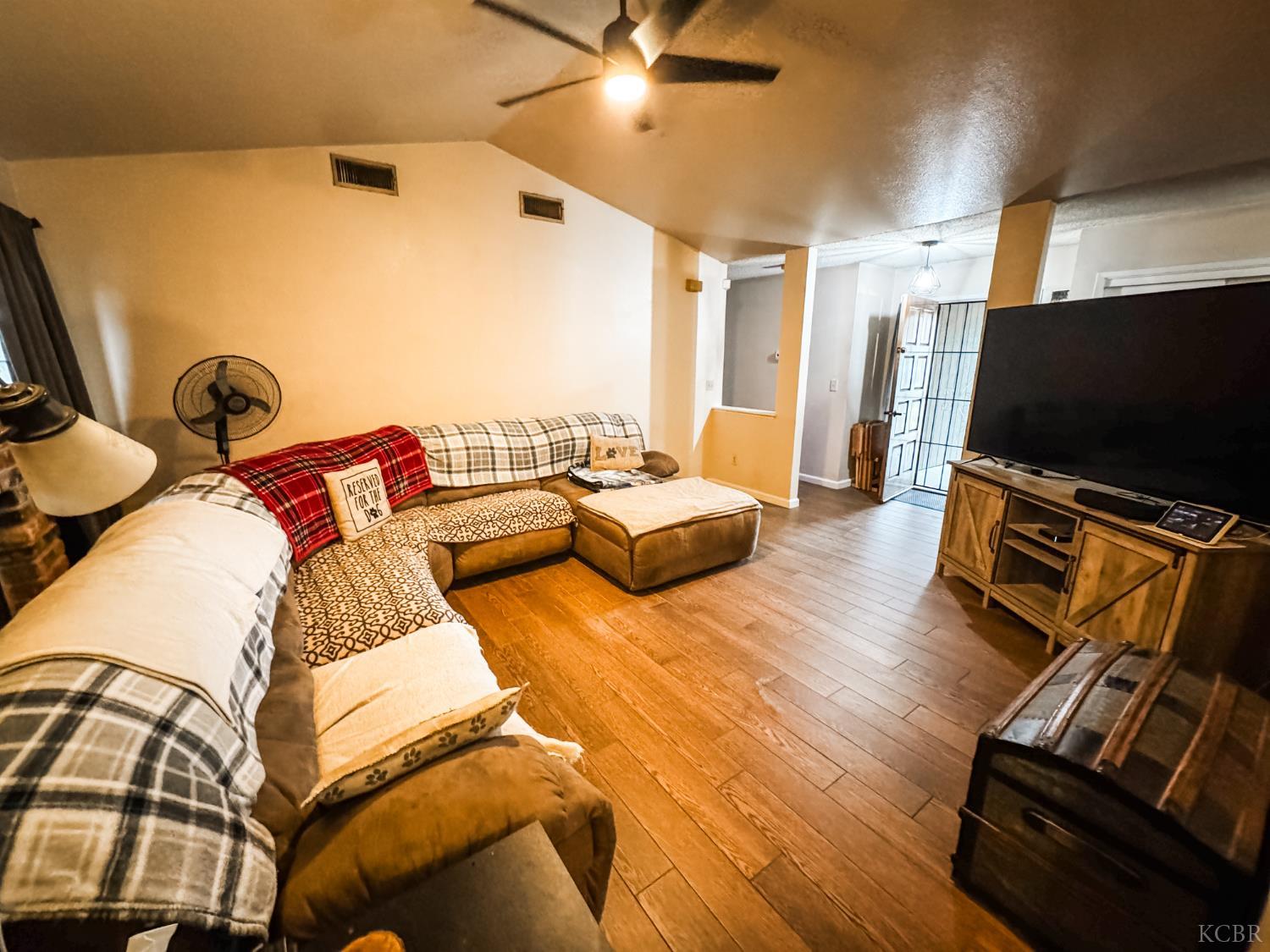 2083 Parker Pl, Hanford, CA 93230