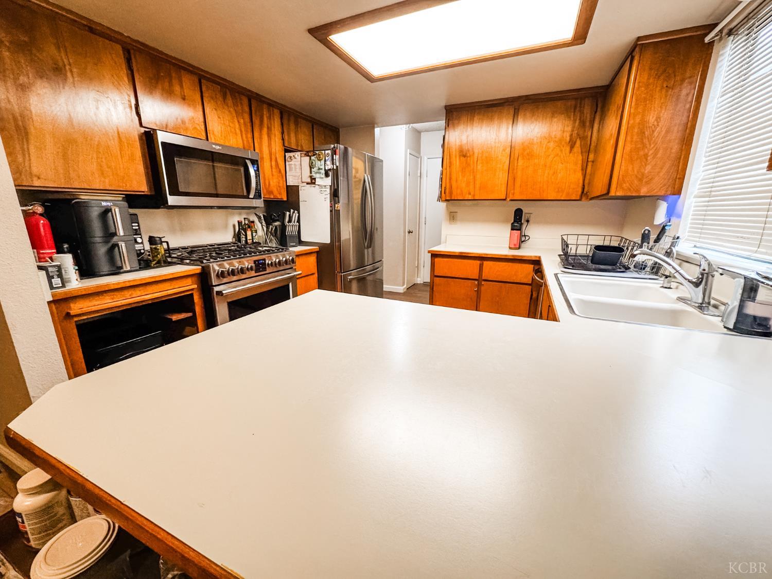 2083 Parker Pl, Hanford, CA 93230