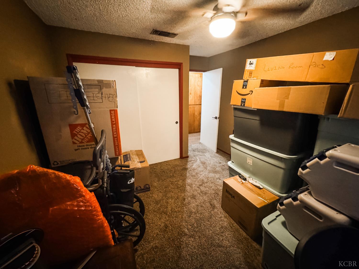 2083 Parker Pl, Hanford, CA 93230