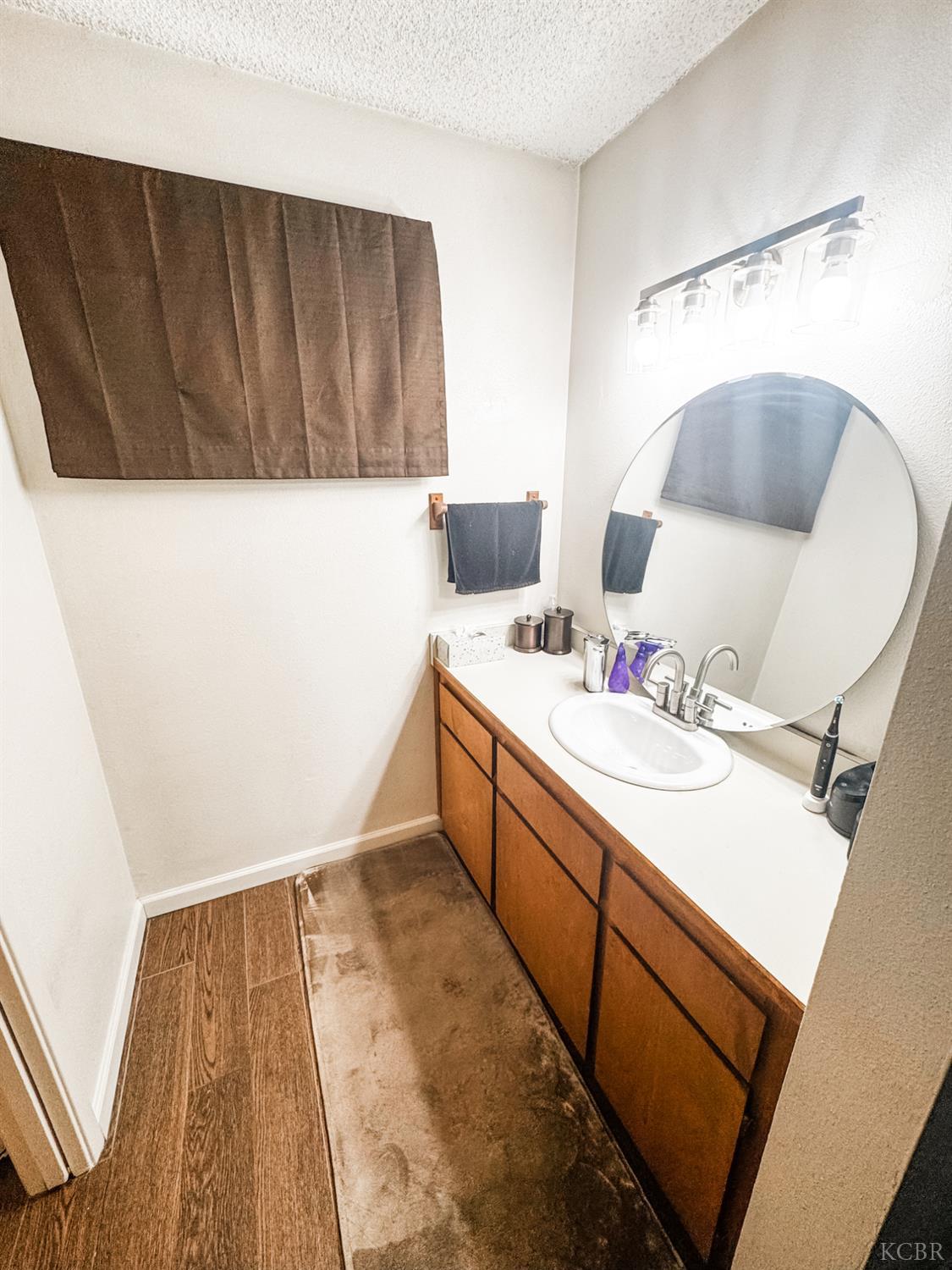 2083 Parker Pl, Hanford, CA 93230