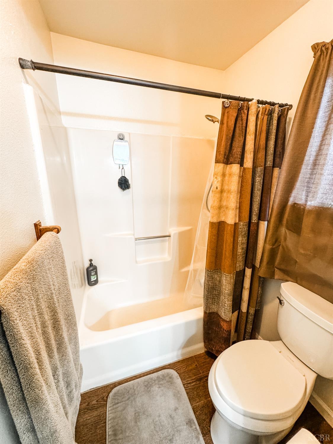 2083 Parker Pl, Hanford, CA 93230