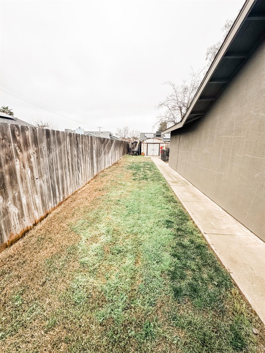 2083 Parker Pl, Hanford, CA 93230