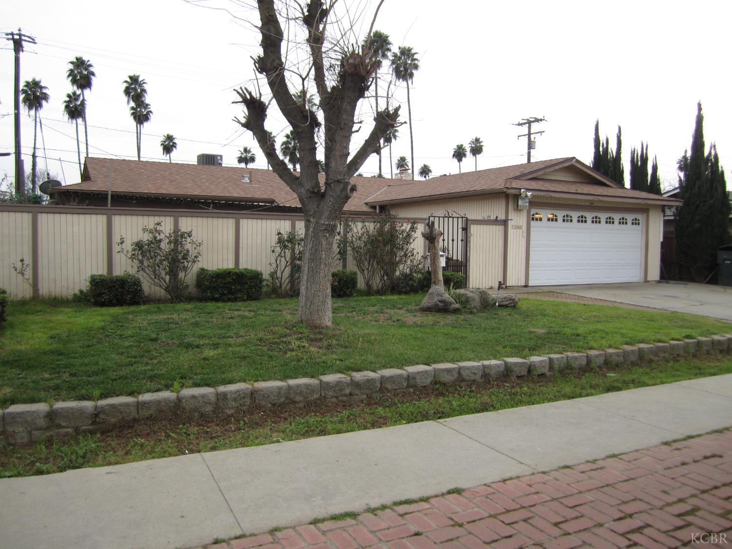 1295 Lassen Dr, Hanford, CA 93230