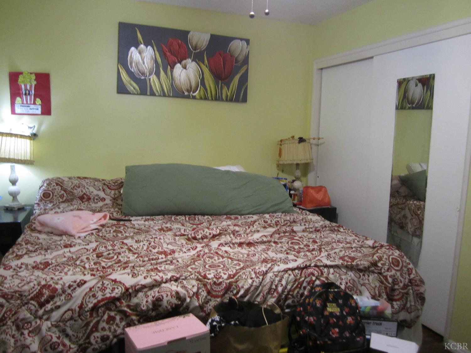 1295 Lassen Dr, Hanford, CA 93230